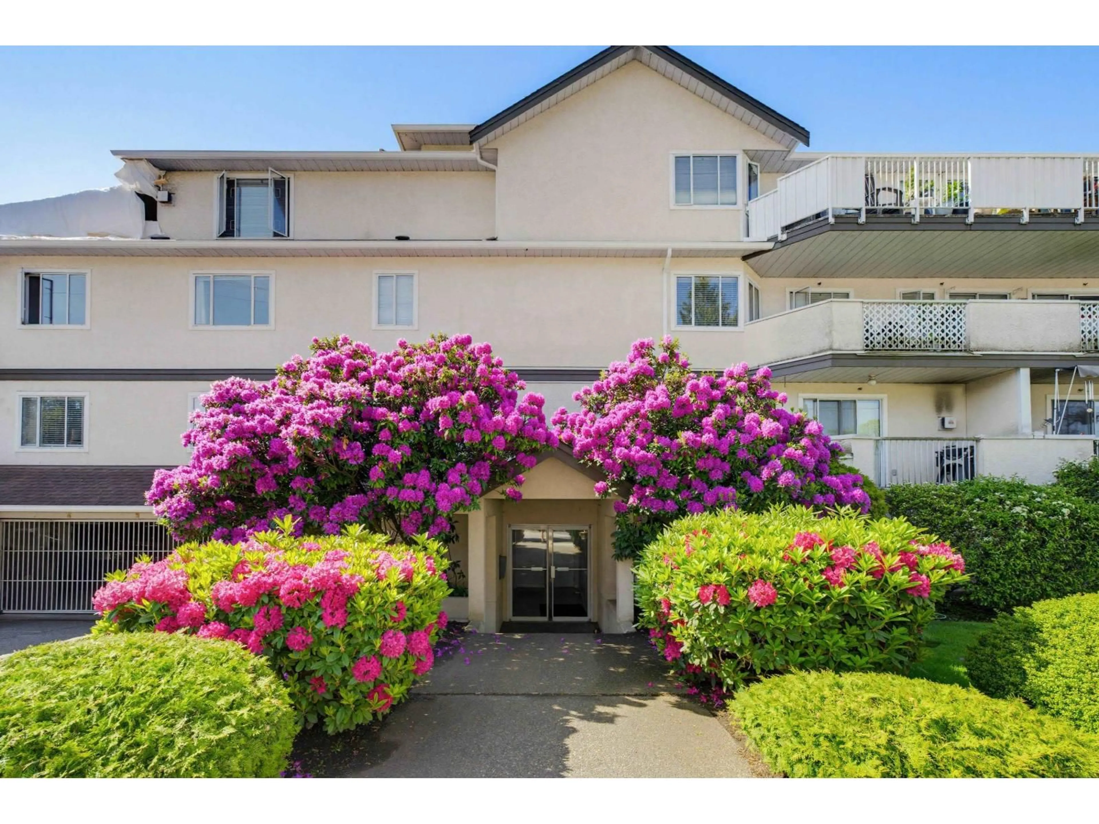 Patio, unknown for 101 - 20064 56 AVENUE, Langley British Columbia V3A3Y4