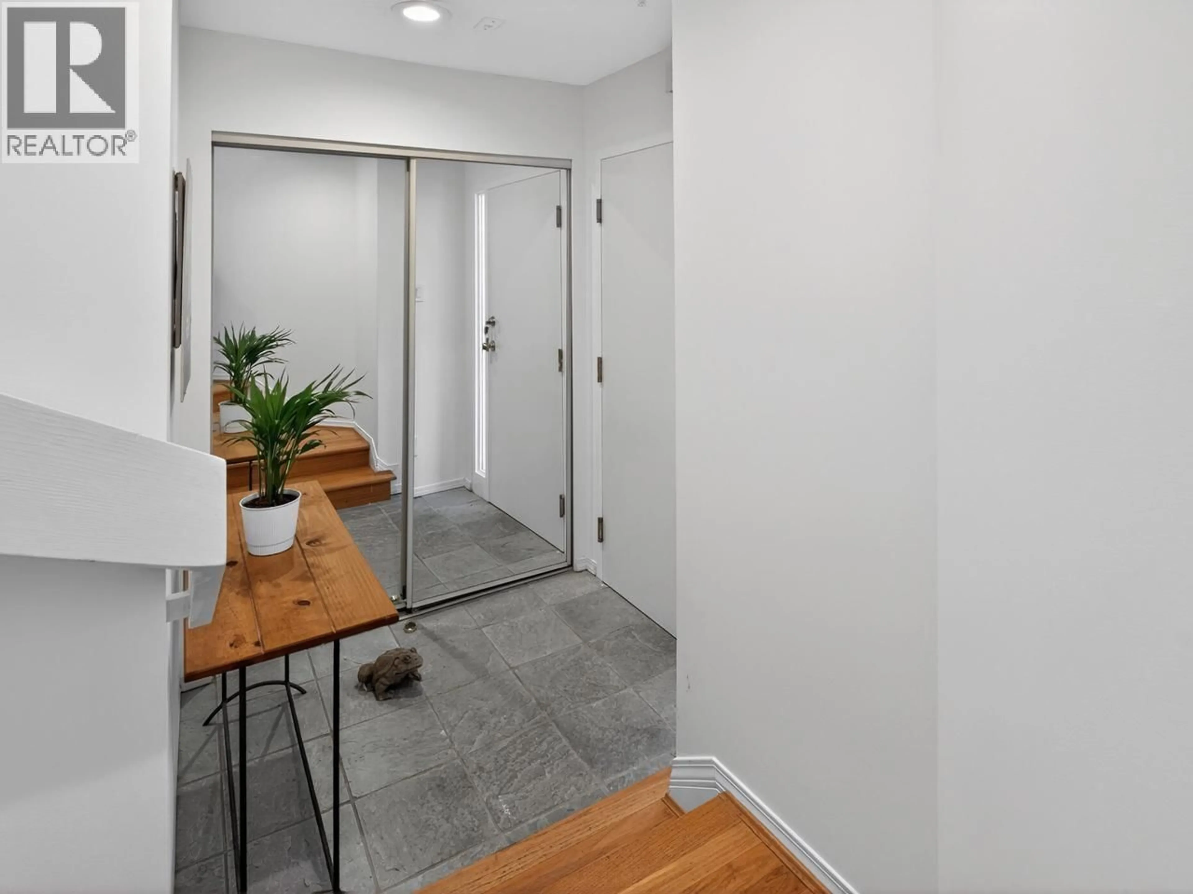 Indoor entryway for 313 - 2175 3RD AVENUE, Vancouver British Columbia V6K1L2