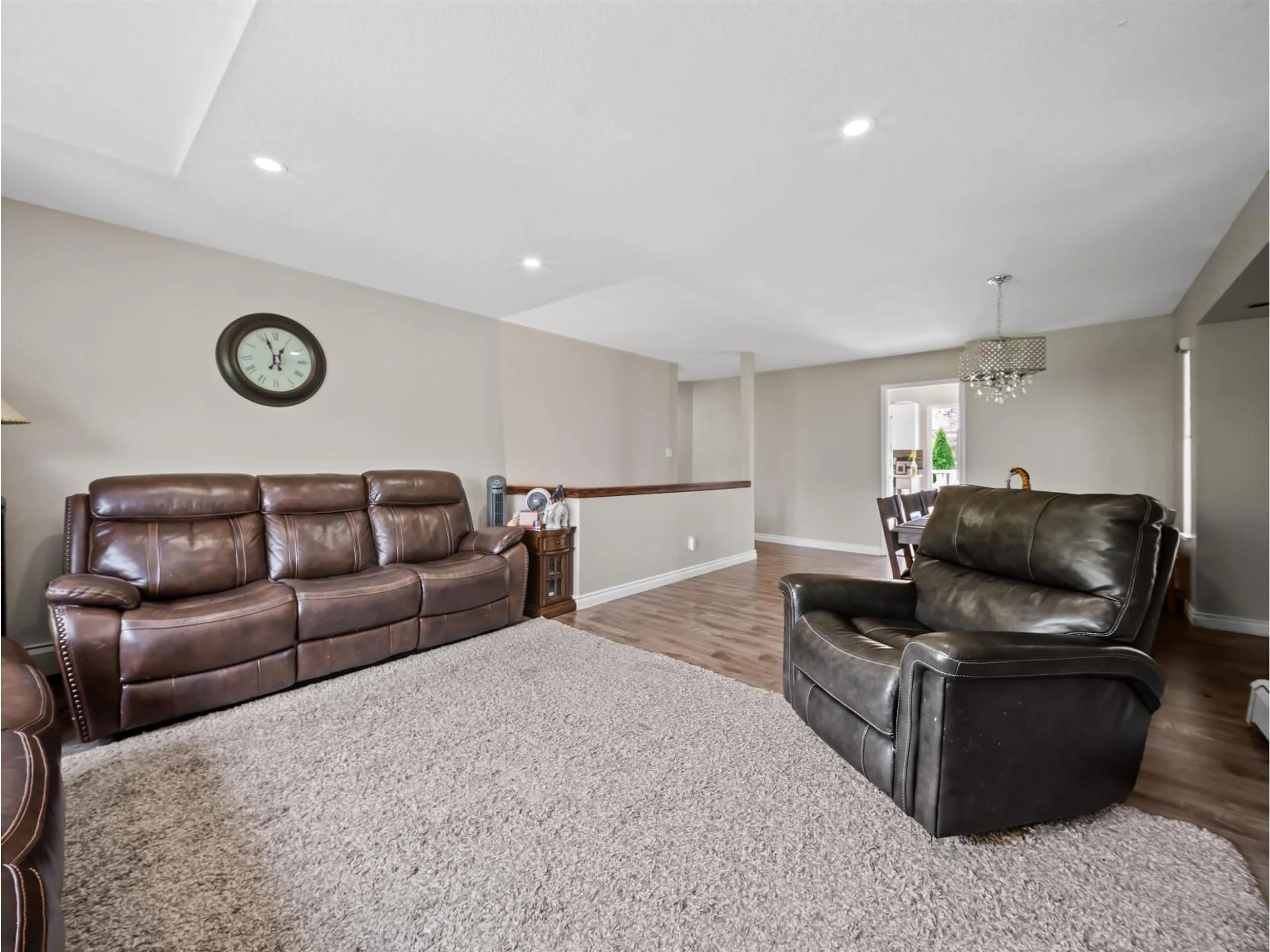 Living room with furniture, unknown for 33726 BEST AVENUE, Mission British Columbia V2V6Z9