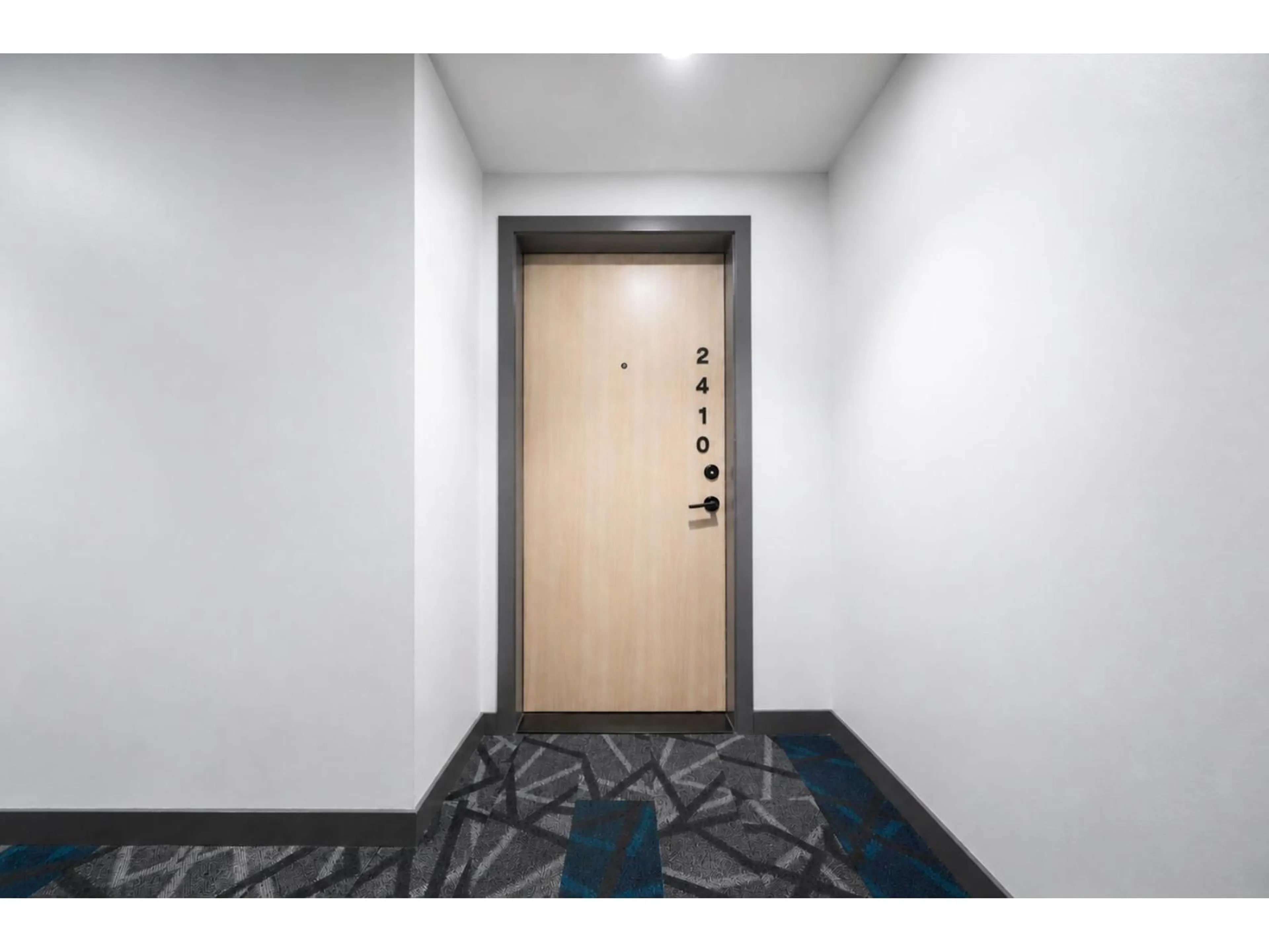 Indoor foyer for 2410 - 10448 UNIVERSITY DRIVE, Surrey British Columbia V3T0S7