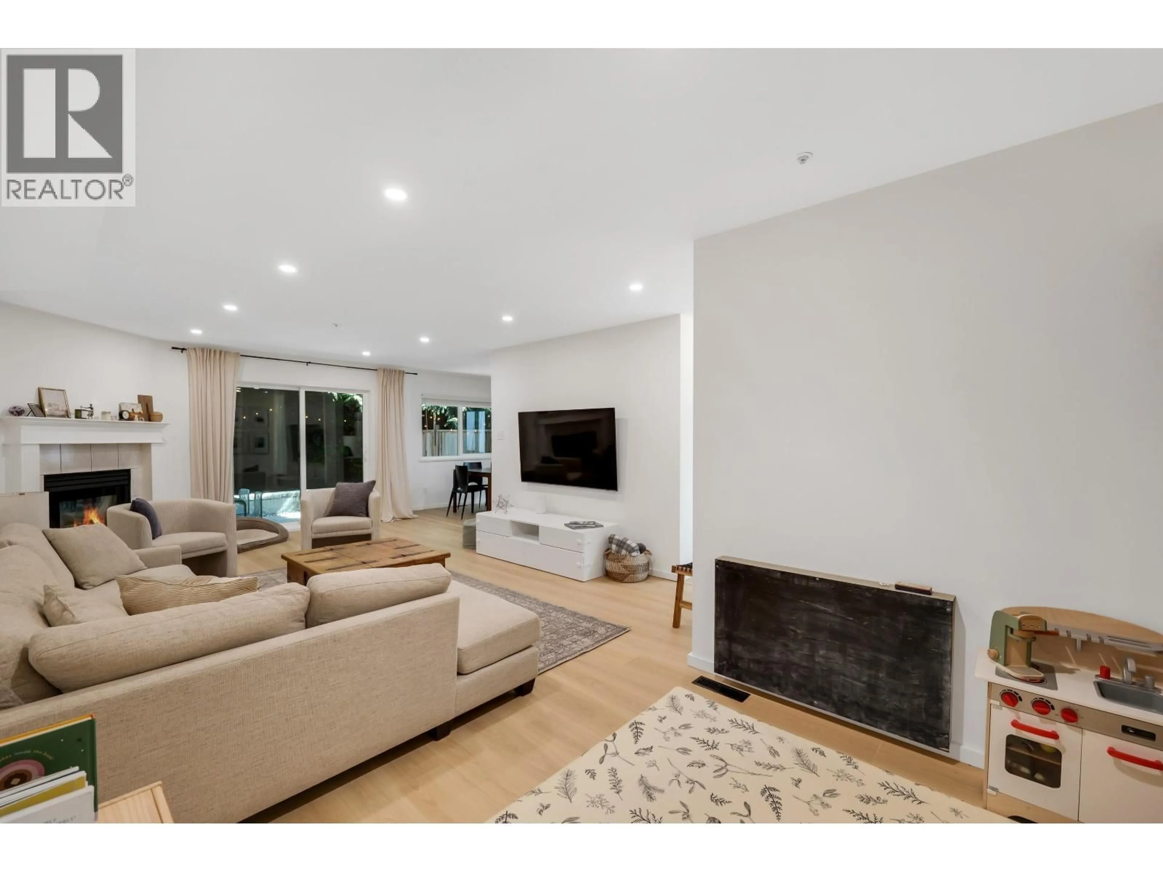 Living room with furniture, unknown for 46 - 2401 MAMQUAM ROAD, Squamish British Columbia V8B0H6
