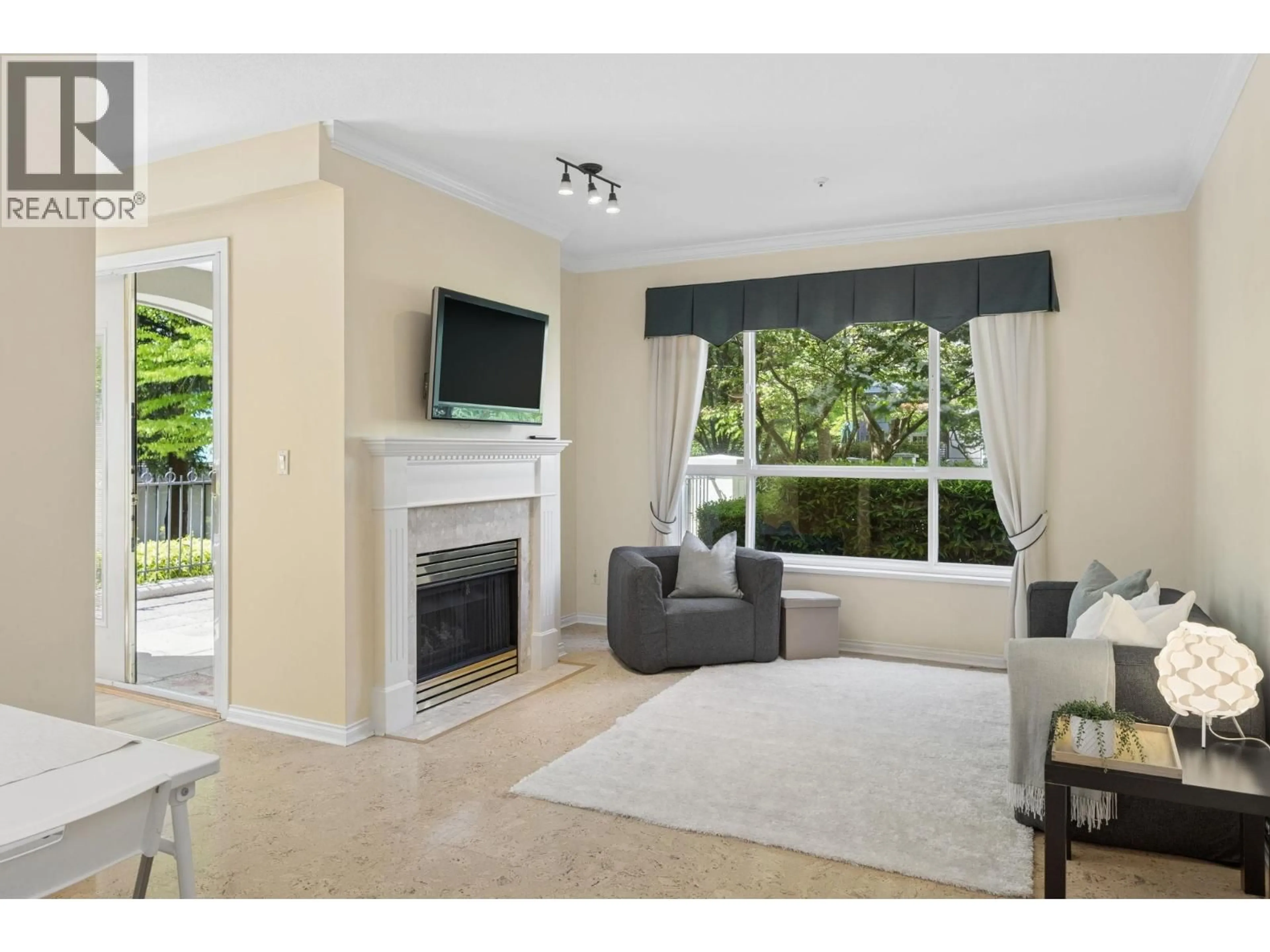 Living room with furniture, unknown for 118 - 3098 GUILDFORD WAY, Coquitlam British Columbia V3B7W8