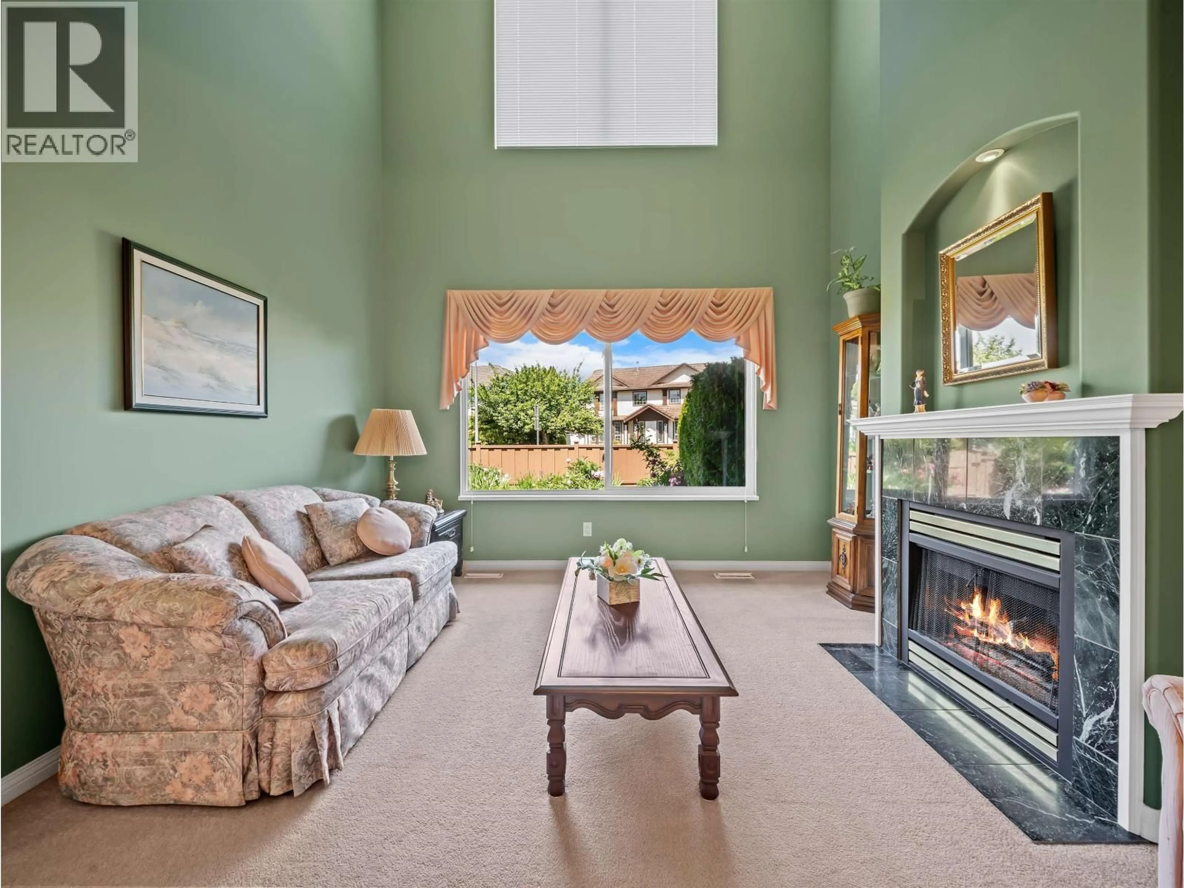 Living room with furniture, ceramic/tile floor for 3 - 1370 RIVERWOOD GATE, Port Coquitlam British Columbia V3B7V7