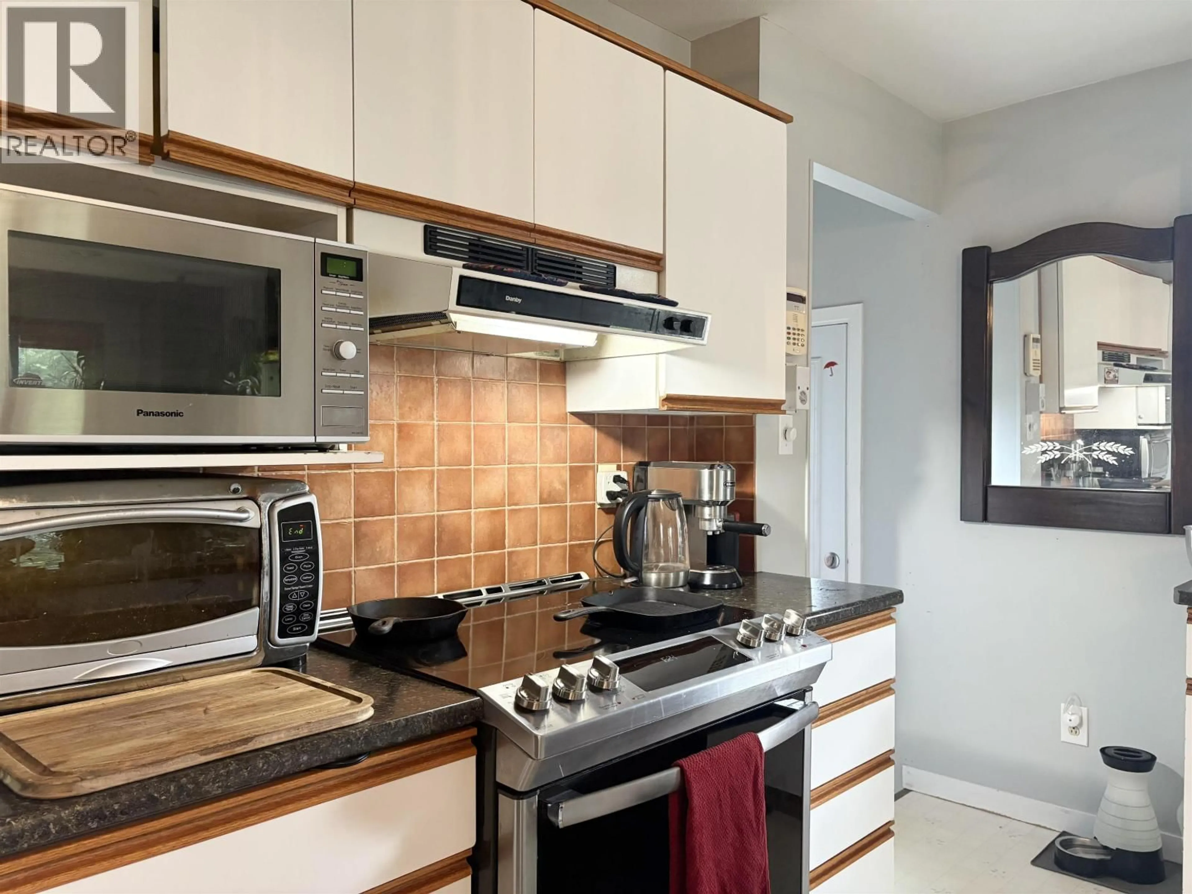 Standard kitchen, unknown for 1505 HEMLOCK STREET, Prince George British Columbia V2L1H8