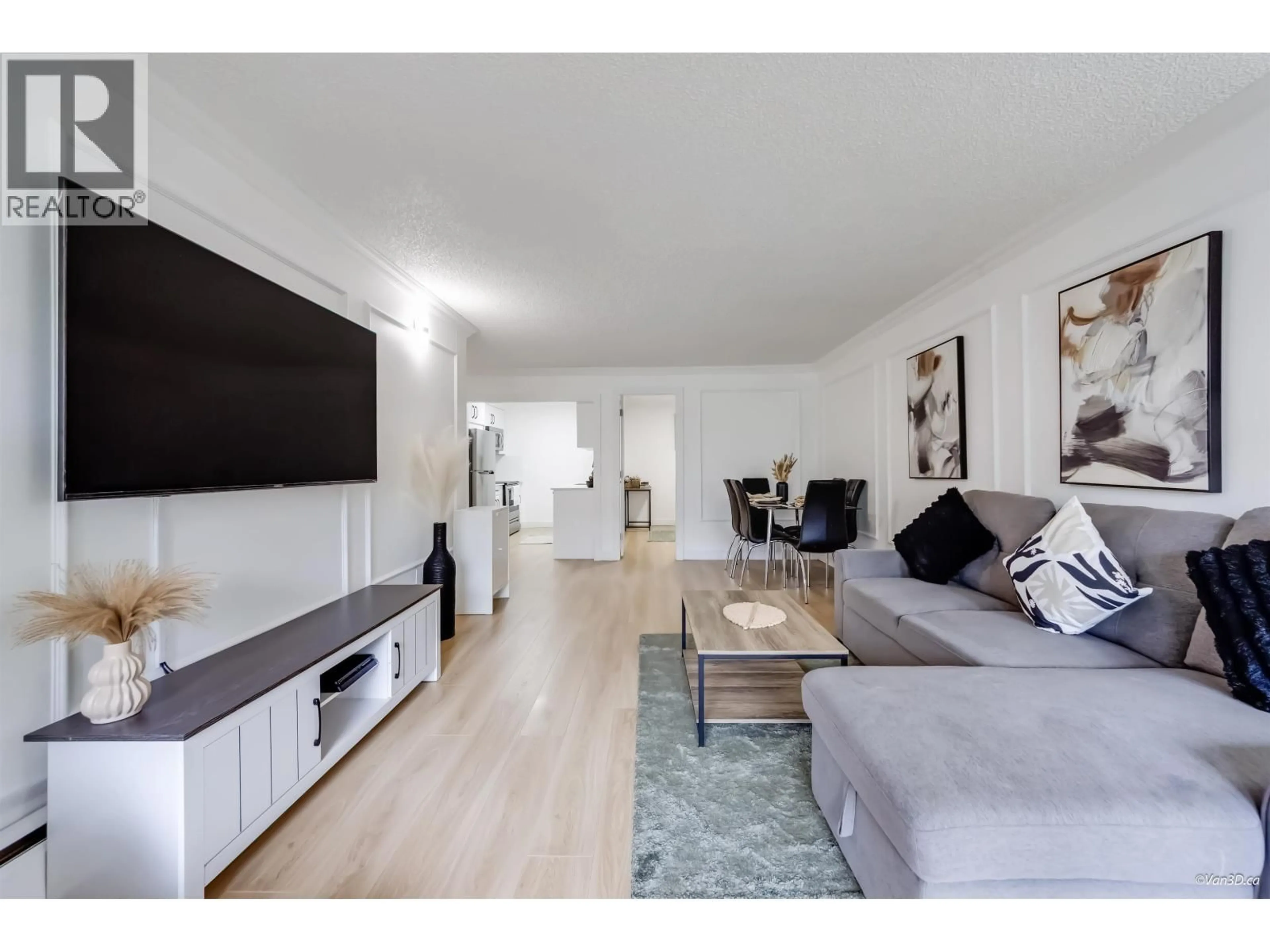 Living room with furniture, unknown for 103 - 340 NINTH STREET, New Westminster British Columbia V3M3V6
