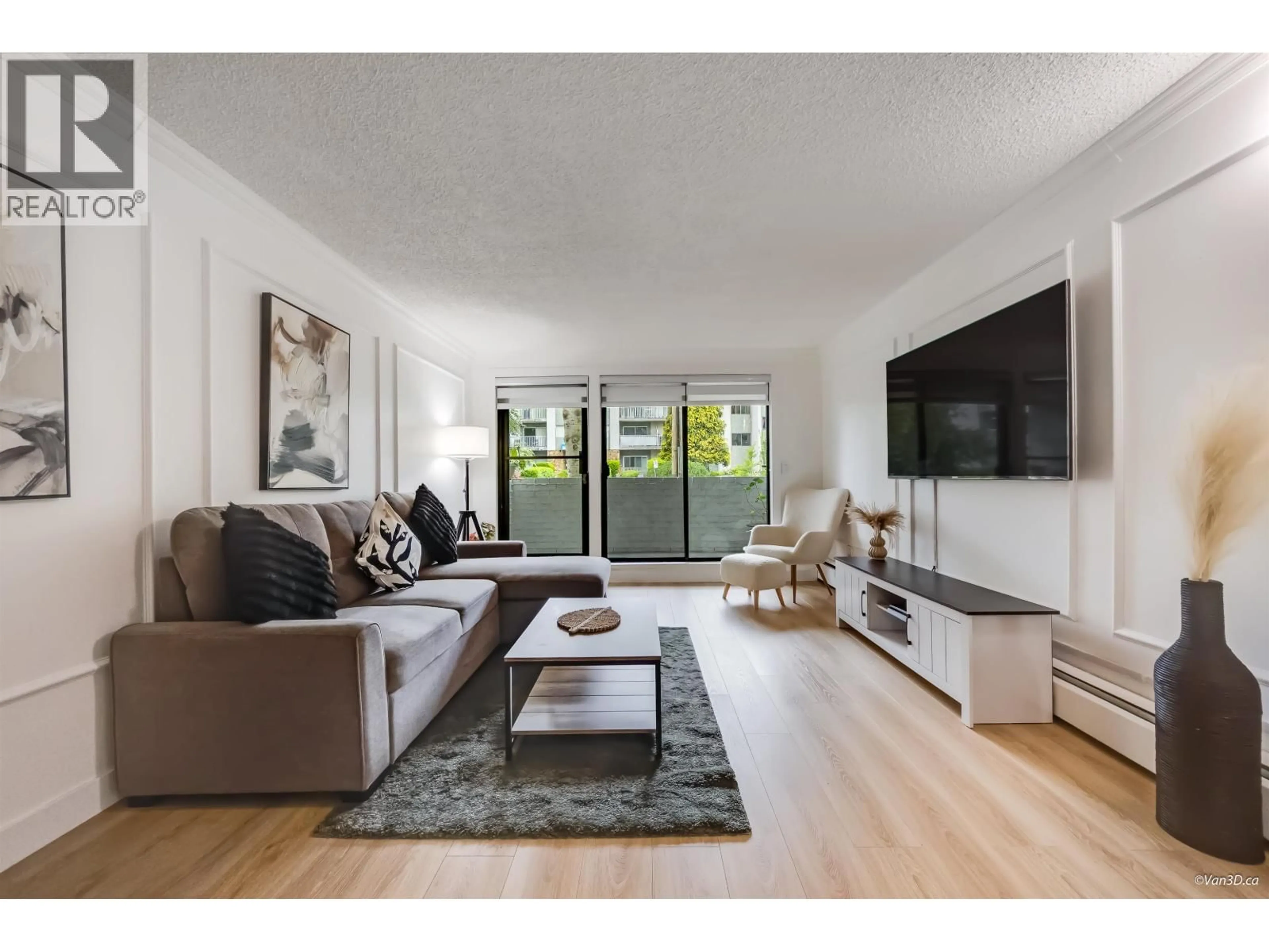 Living room with furniture, wood/laminate floor for 103 - 340 NINTH STREET, New Westminster British Columbia V3M3V6