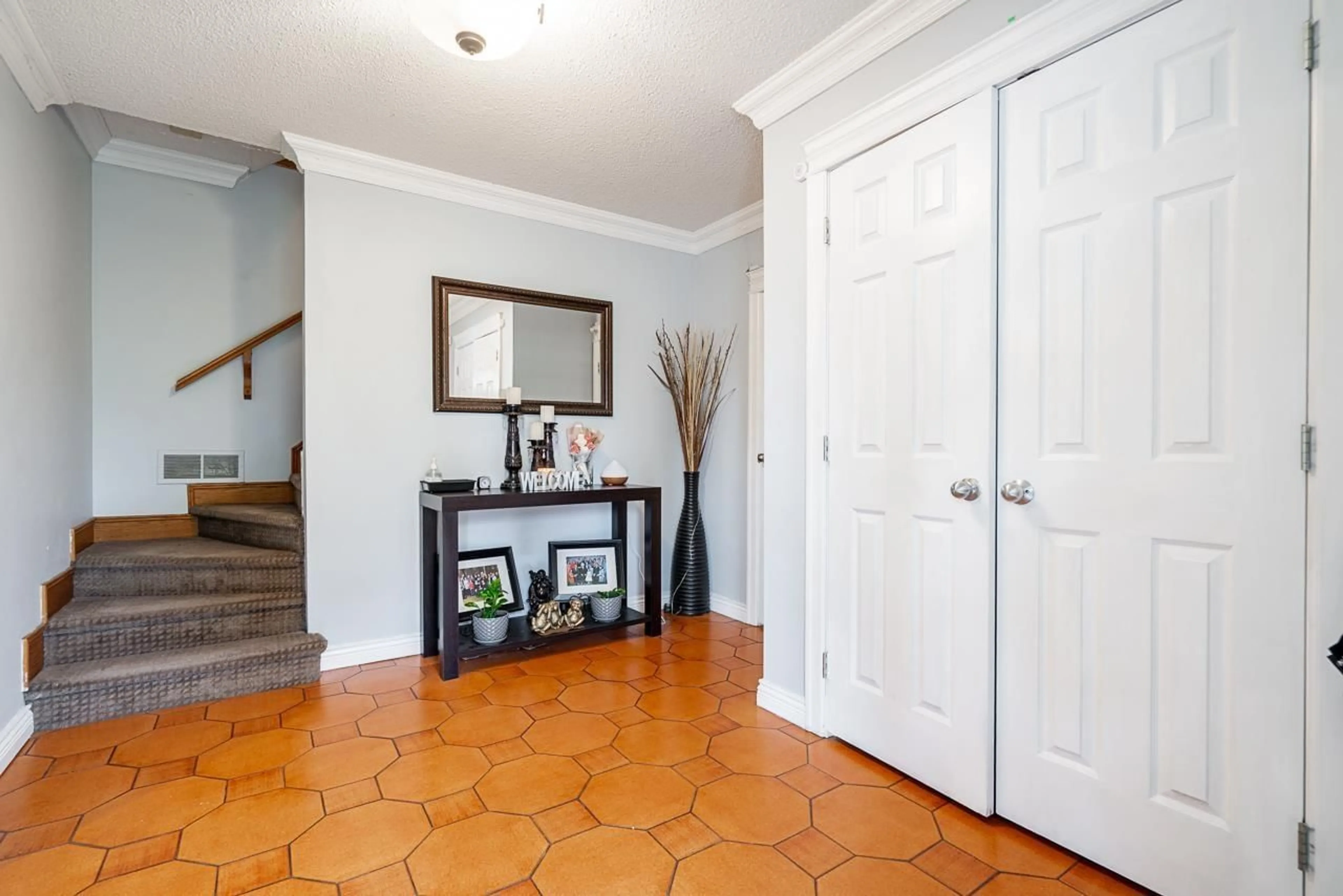 Indoor entryway for 8250 112 STREET, Delta British Columbia V4C4W6