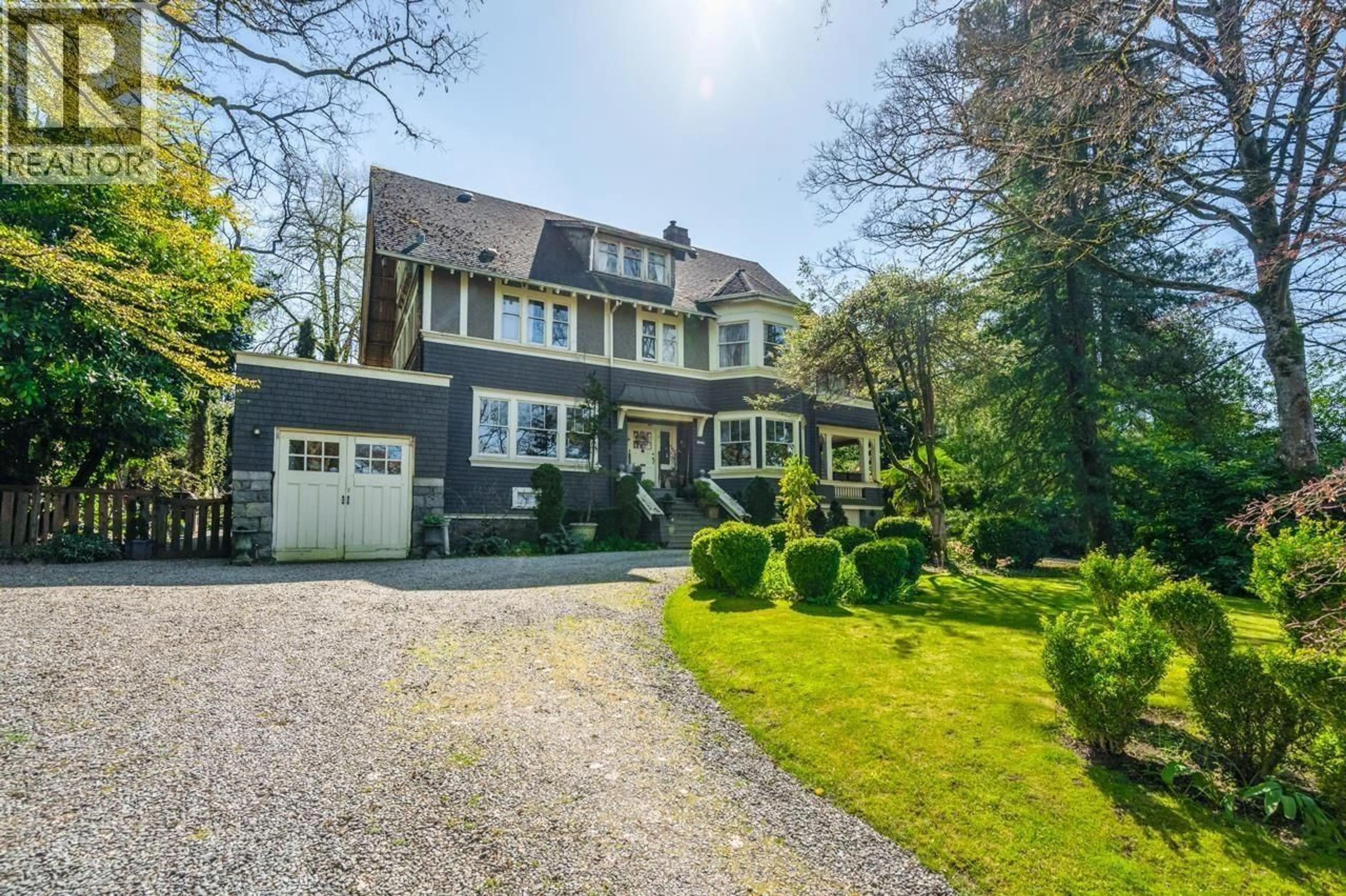 A pic from outside/outdoor area/front of a property/back of a property/a pic from drone, street for 1650 CEDAR CRESCENT, Vancouver British Columbia V6J2P9