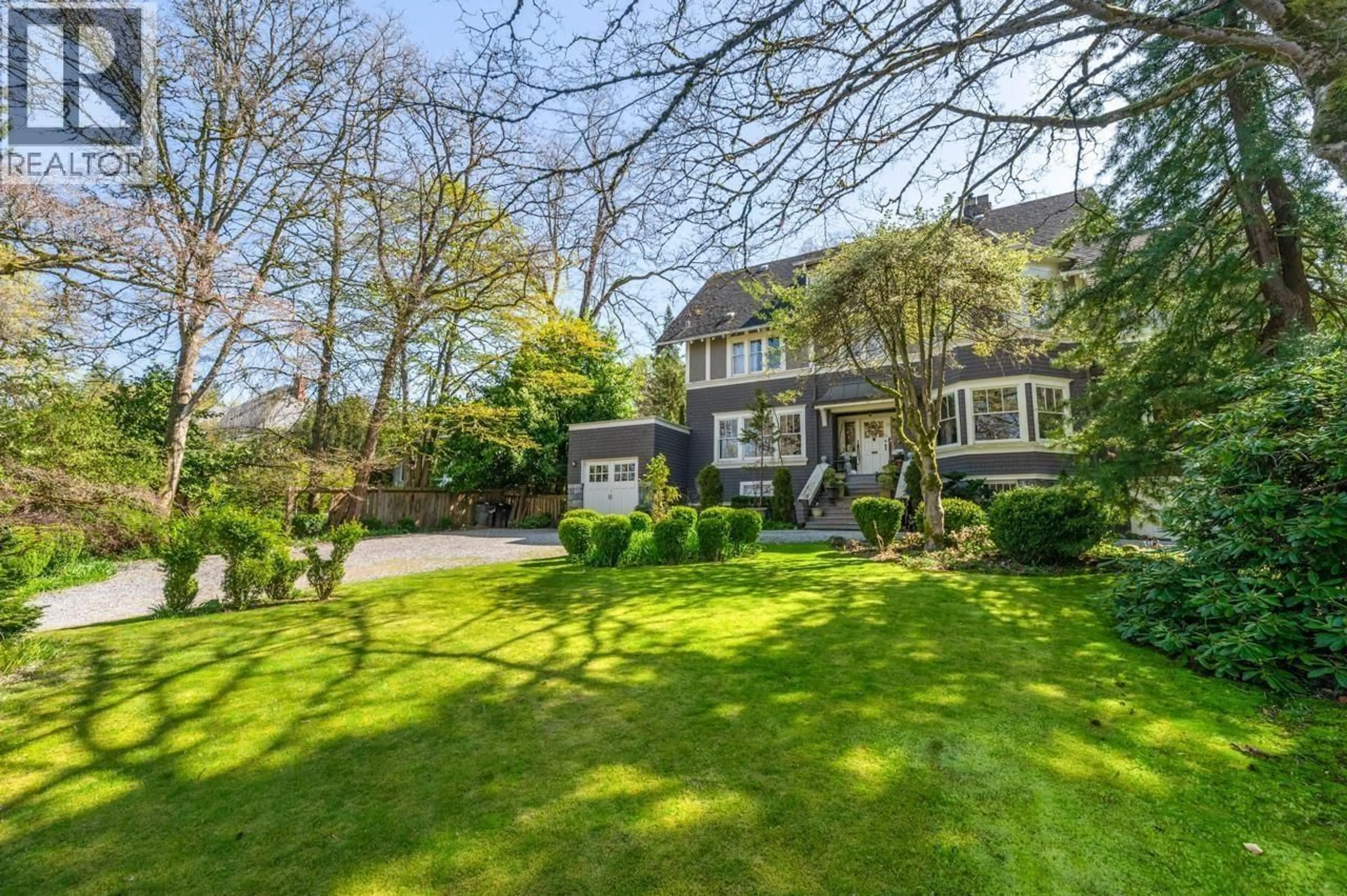 A pic from outside/outdoor area/front of a property/back of a property/a pic from drone, street for 1650 CEDAR CRESCENT, Vancouver British Columbia V6J2P9