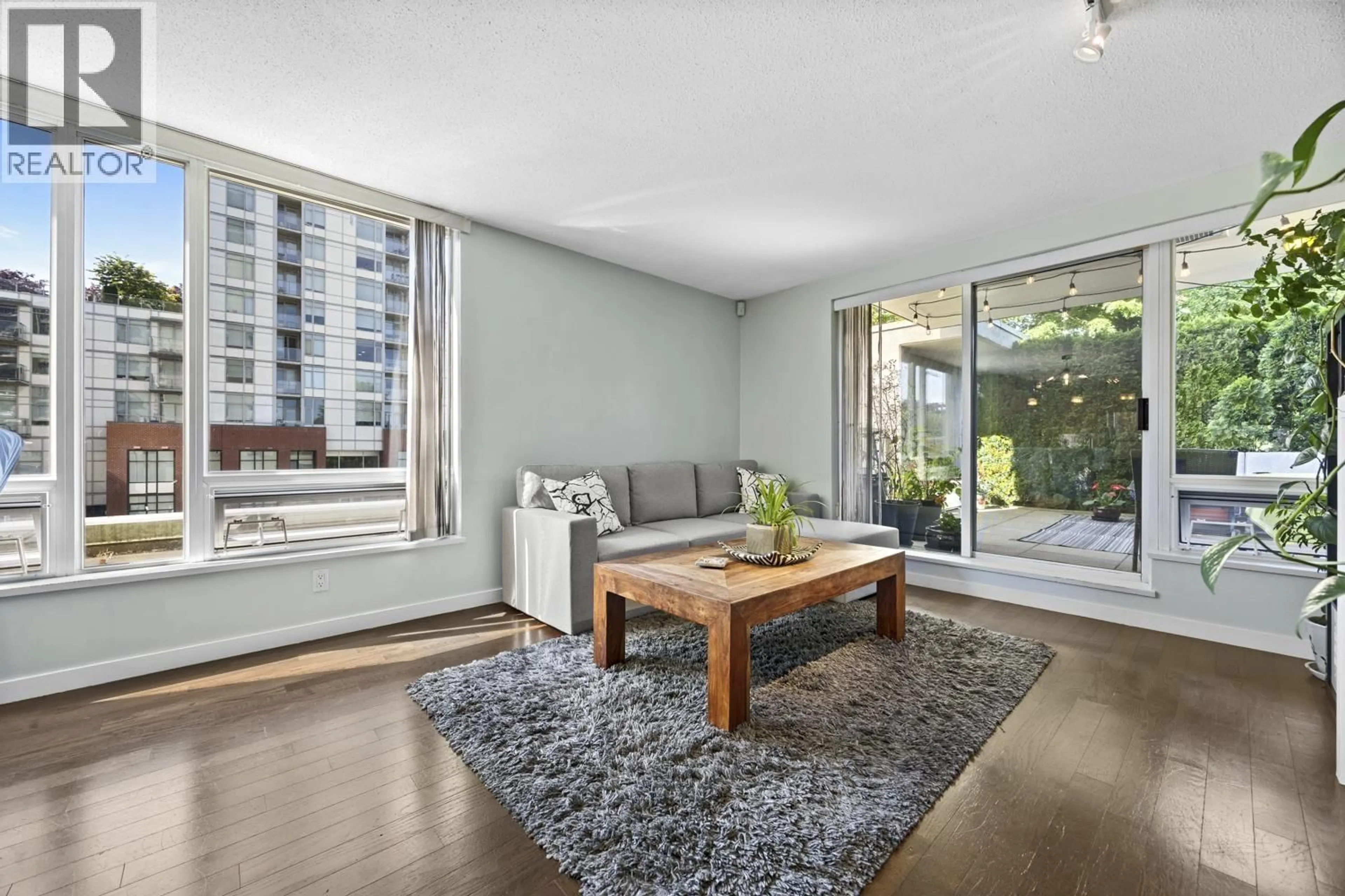 Living room with furniture, unknown for 501 - 39 SIXTH STREET, New Westminster British Columbia V3L0B3