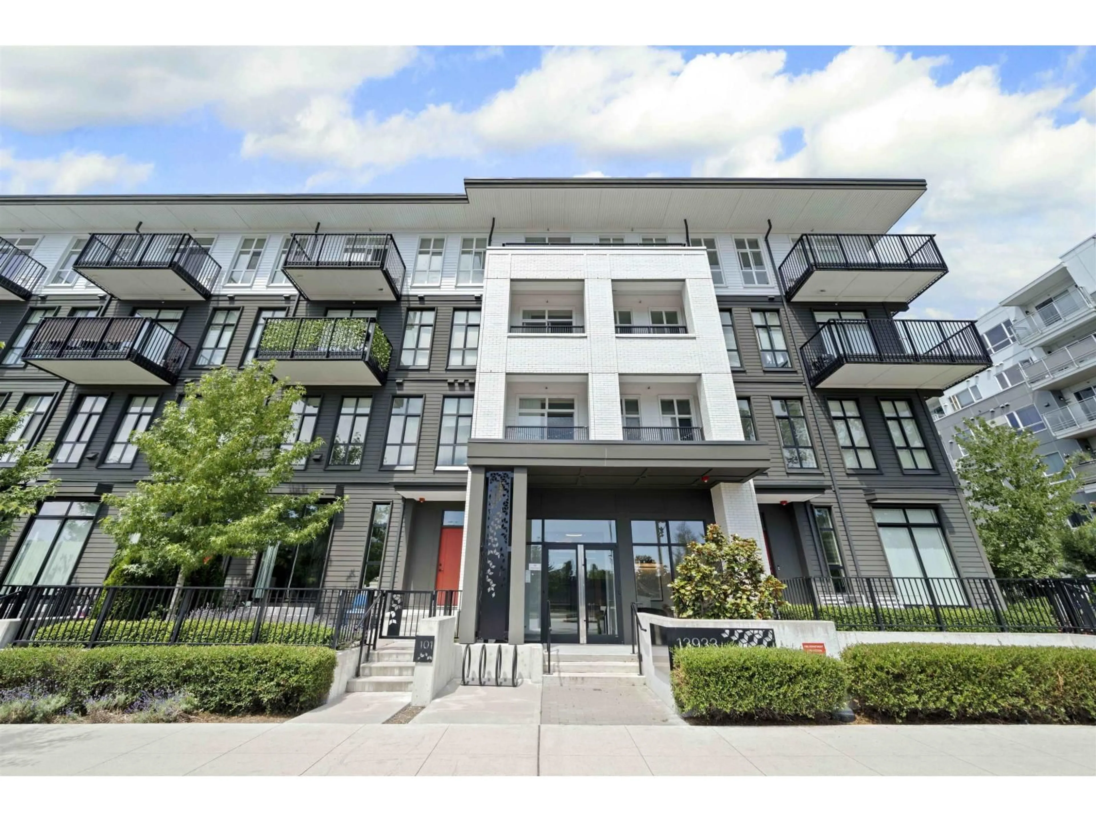 Patio, building for 201 - 13933 105 BOULEVARD, Surrey British Columbia V3T0R6