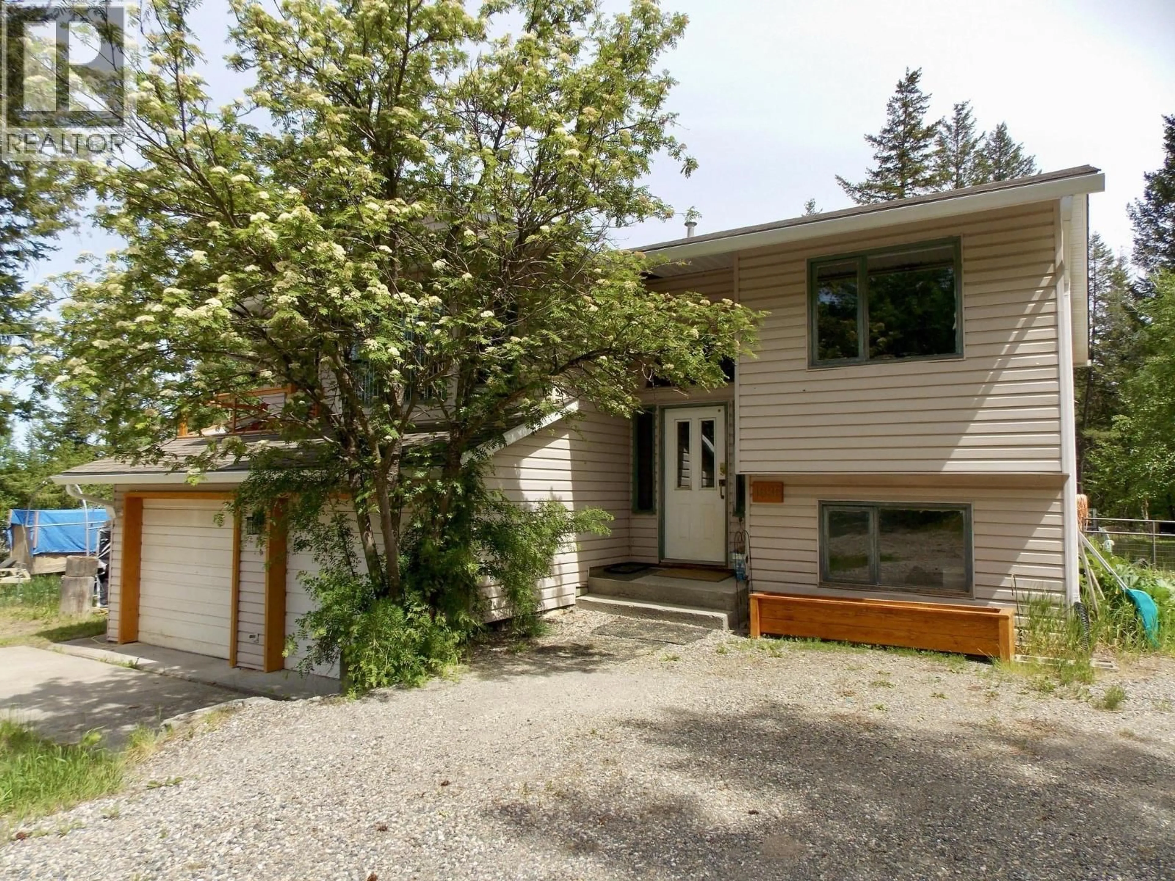 Home with vinyl exterior material, street for 1636 CAROLYN ROAD, Williams Lake British Columbia V2G4M1