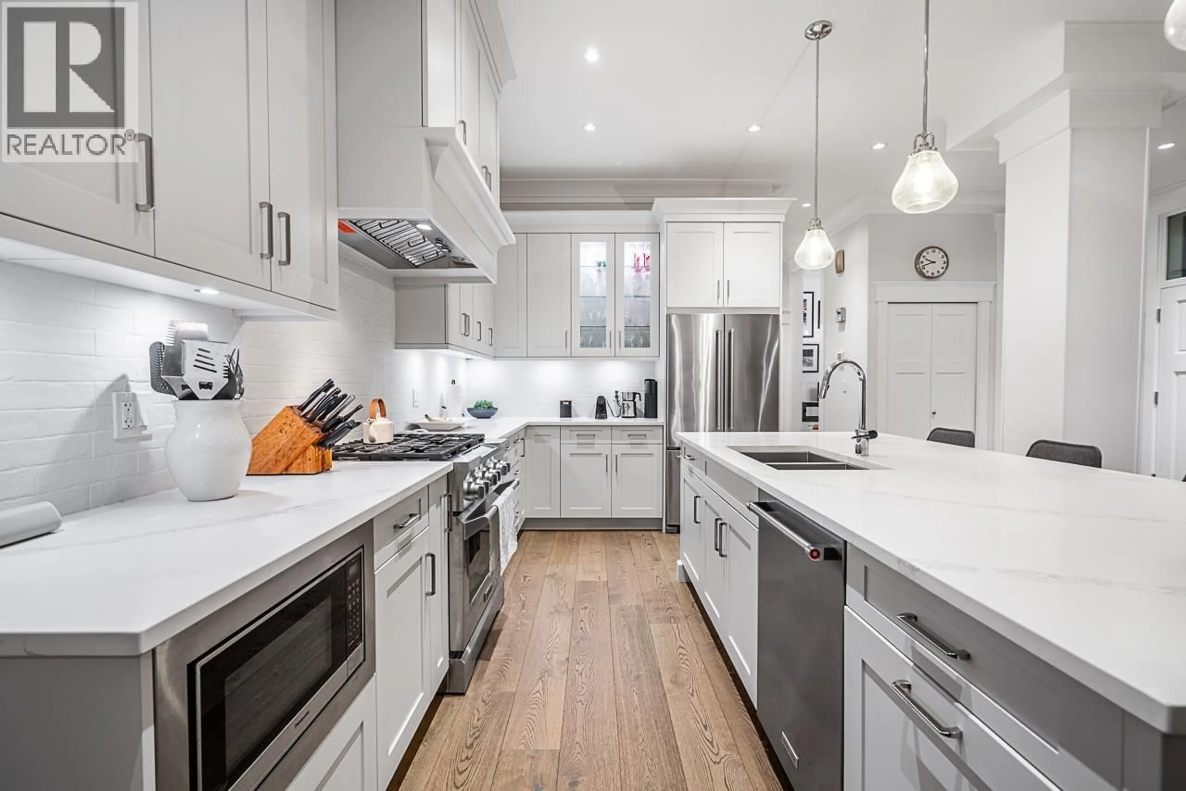 Contemporary kitchen, unknown for 1308 FORBES AVENUE, North Vancouver British Columbia V7M2Y1