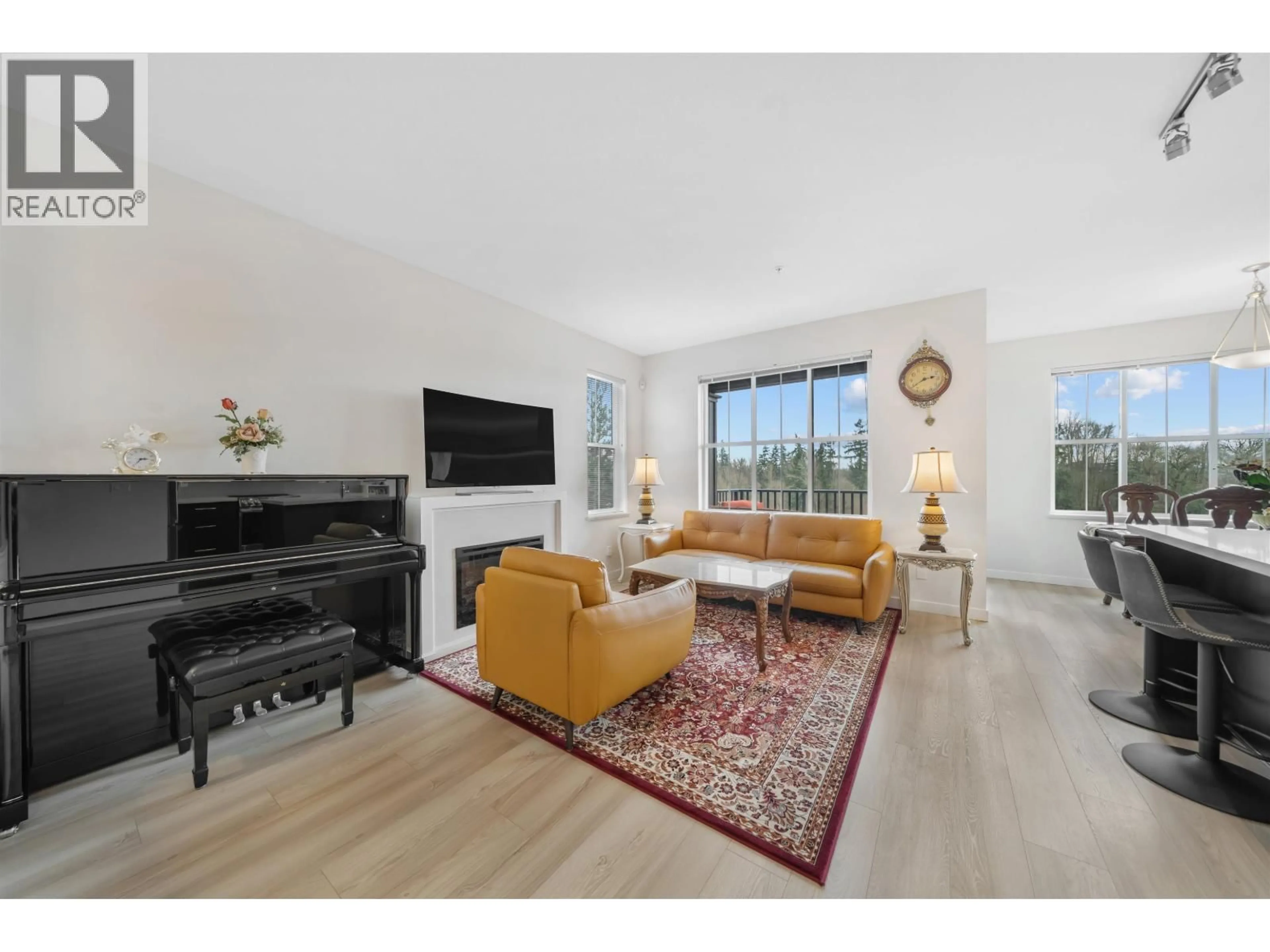 Living room with furniture, unknown for 17 - 11176 GILKER HILL ROAD, Maple Ridge British Columbia V2W0G5