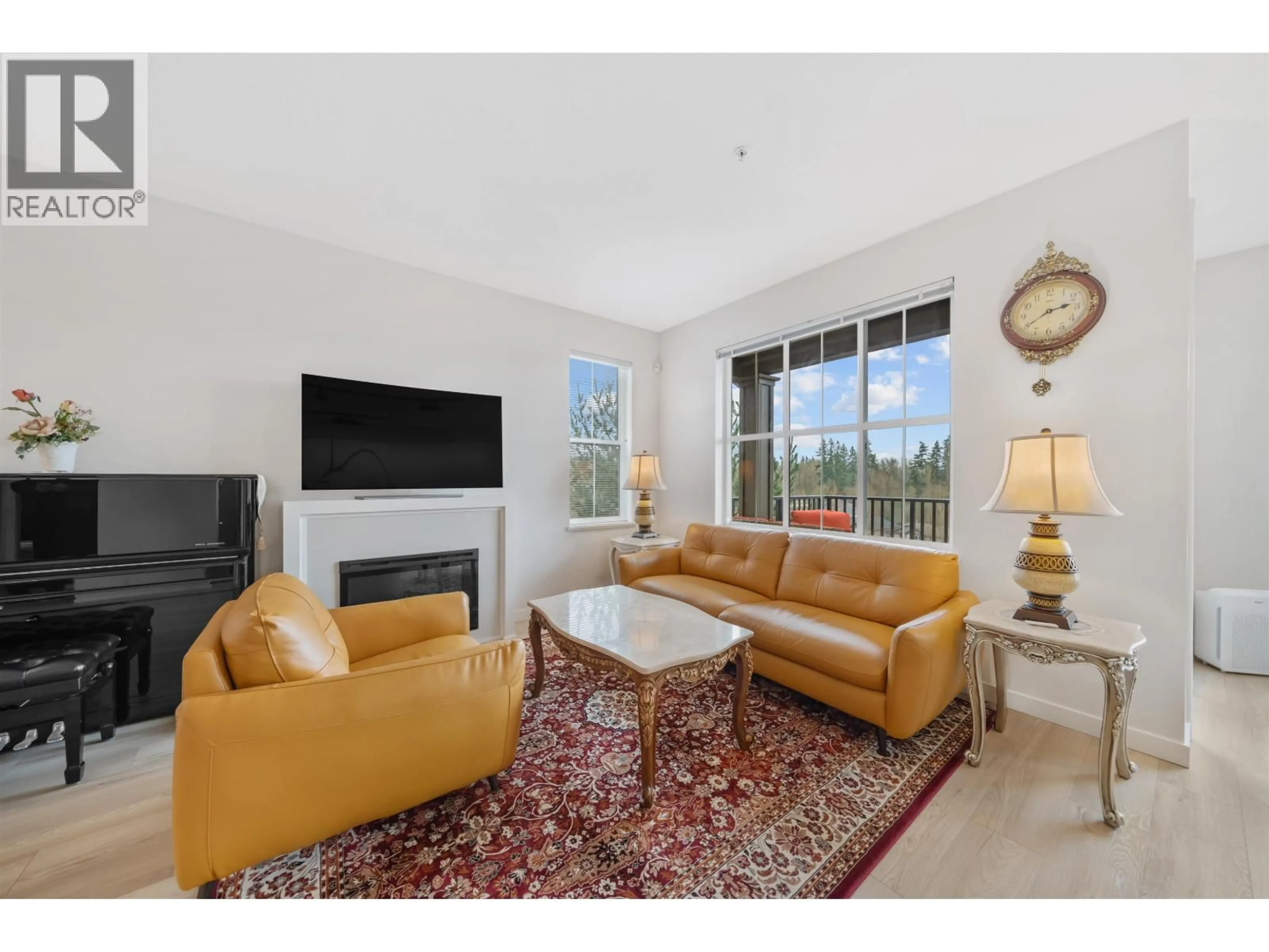 Living room with furniture, unknown for 17 - 11176 GILKER HILL ROAD, Maple Ridge British Columbia V2W0G5