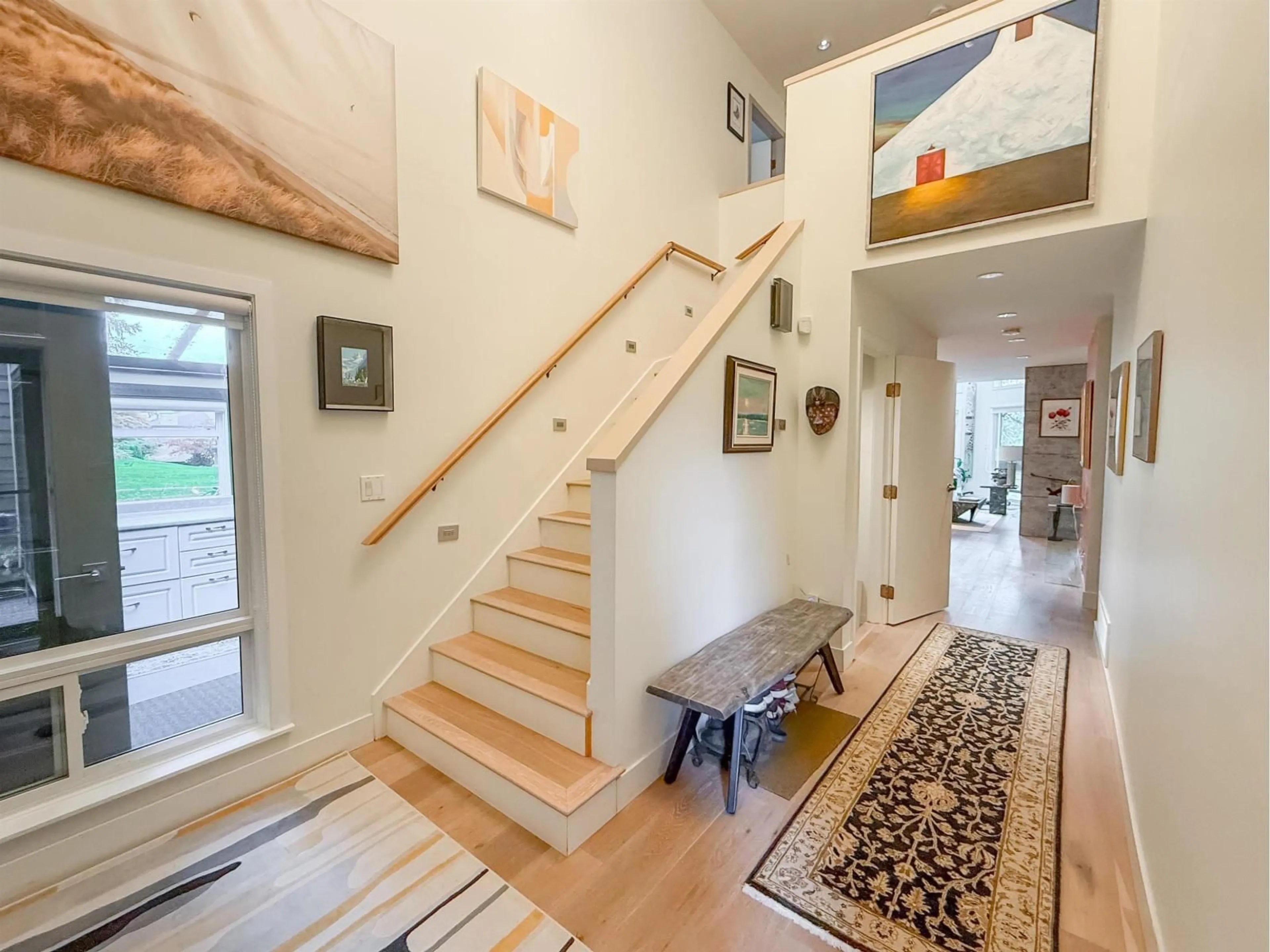 Indoor entryway for 3701 NICO WYND DRIVE, Surrey British Columbia V4P1J1