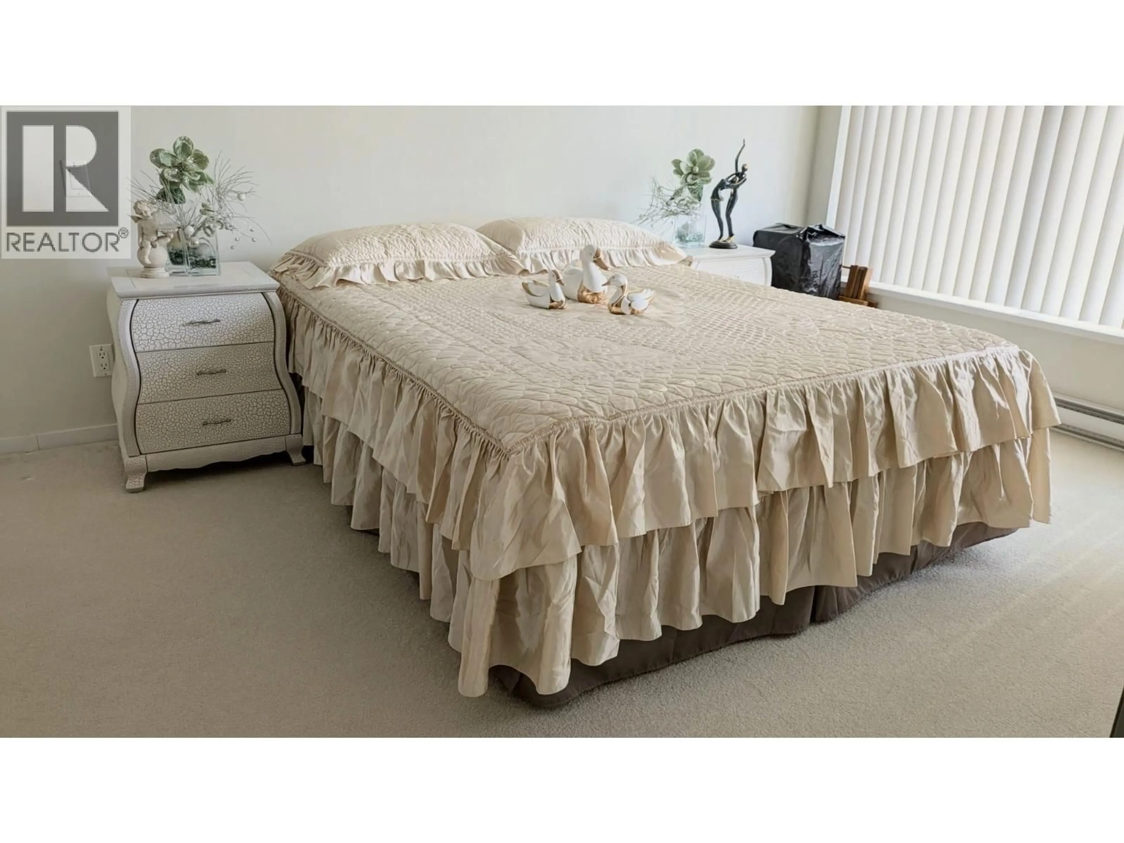 Bedroom with bed, unknown for 307 - 3102 WINDSOR GATE, Coquitlam British Columbia V3B0J3