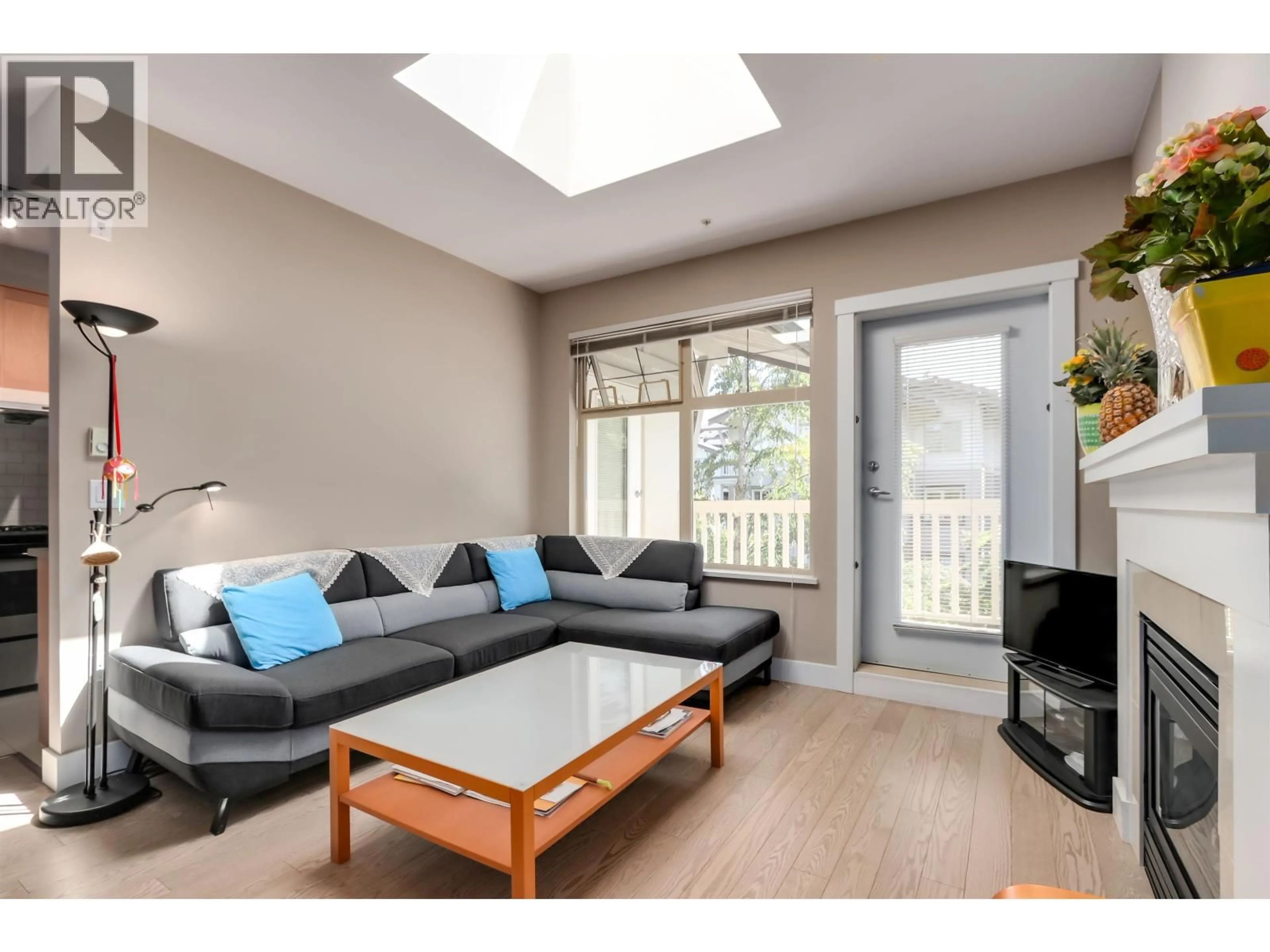 Living room with furniture, wood/laminate floor for 423 - 2083 33RD AVENUE, Vancouver British Columbia V6M4M6
