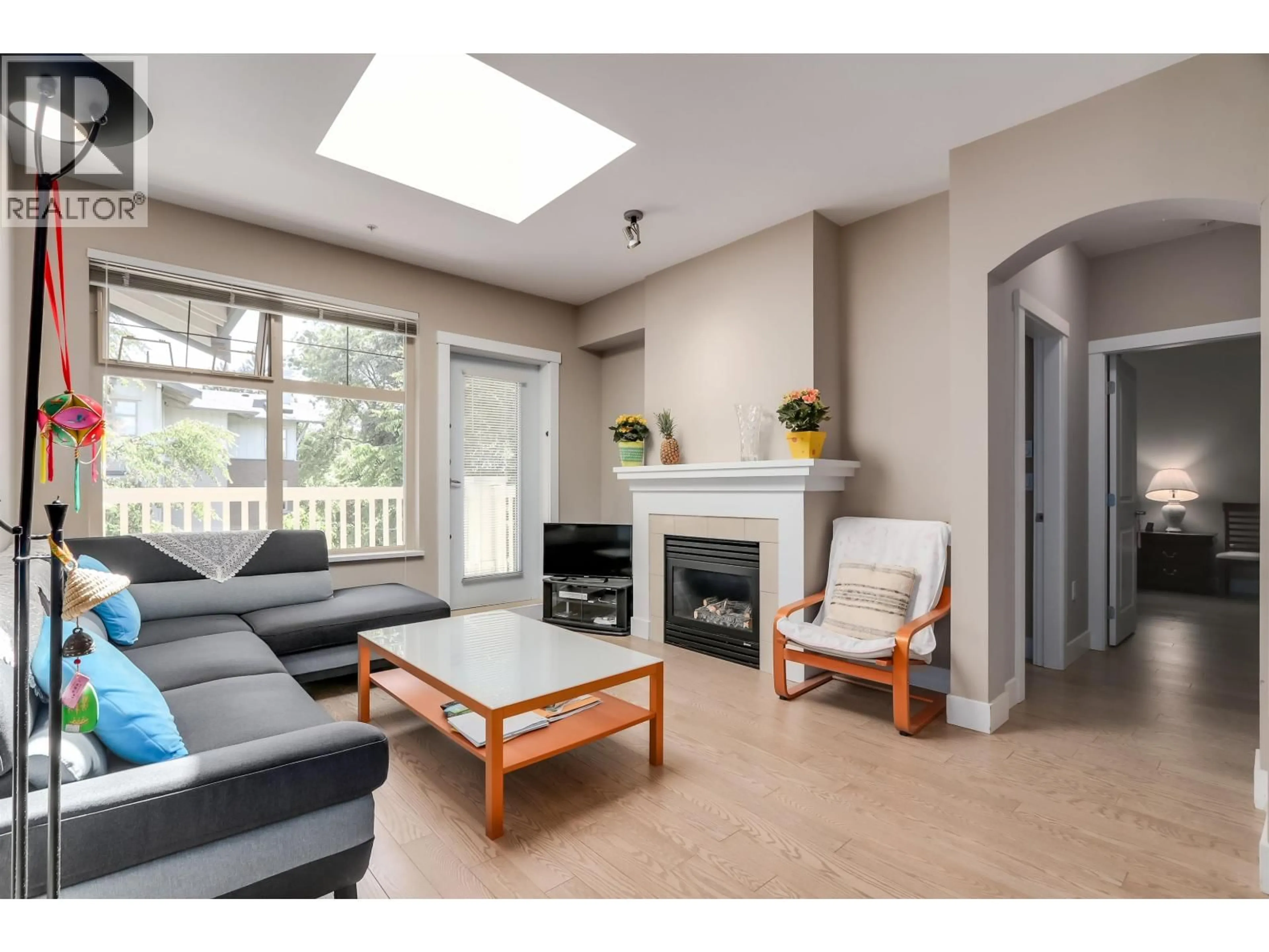 Living room with furniture, unknown for 423 - 2083 33RD AVENUE, Vancouver British Columbia V6M4M6