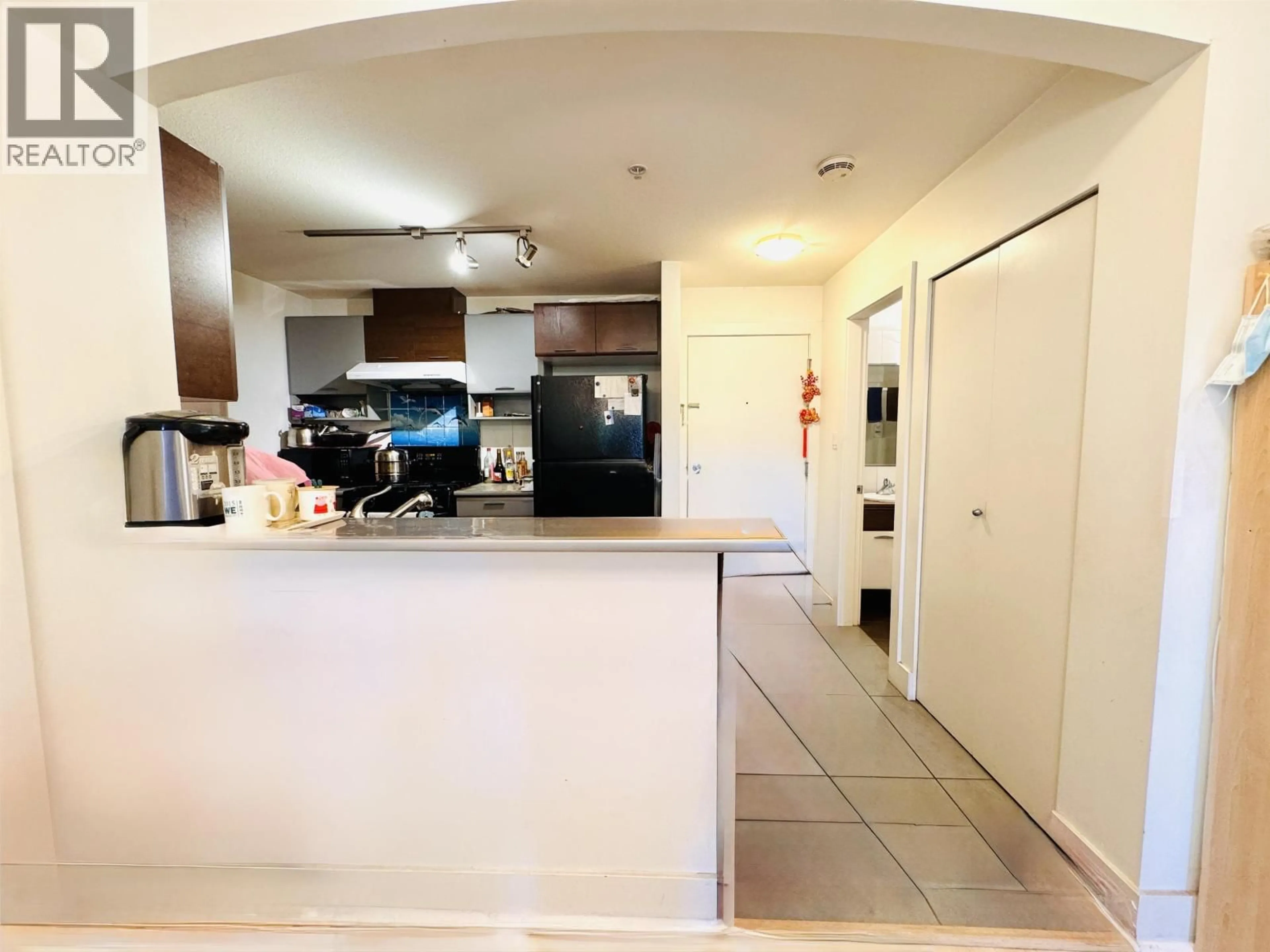 Open concept kitchen, ceramic/tile floor for 116 - 6033 KATSURA STREET, Richmond British Columbia V6Y0B3