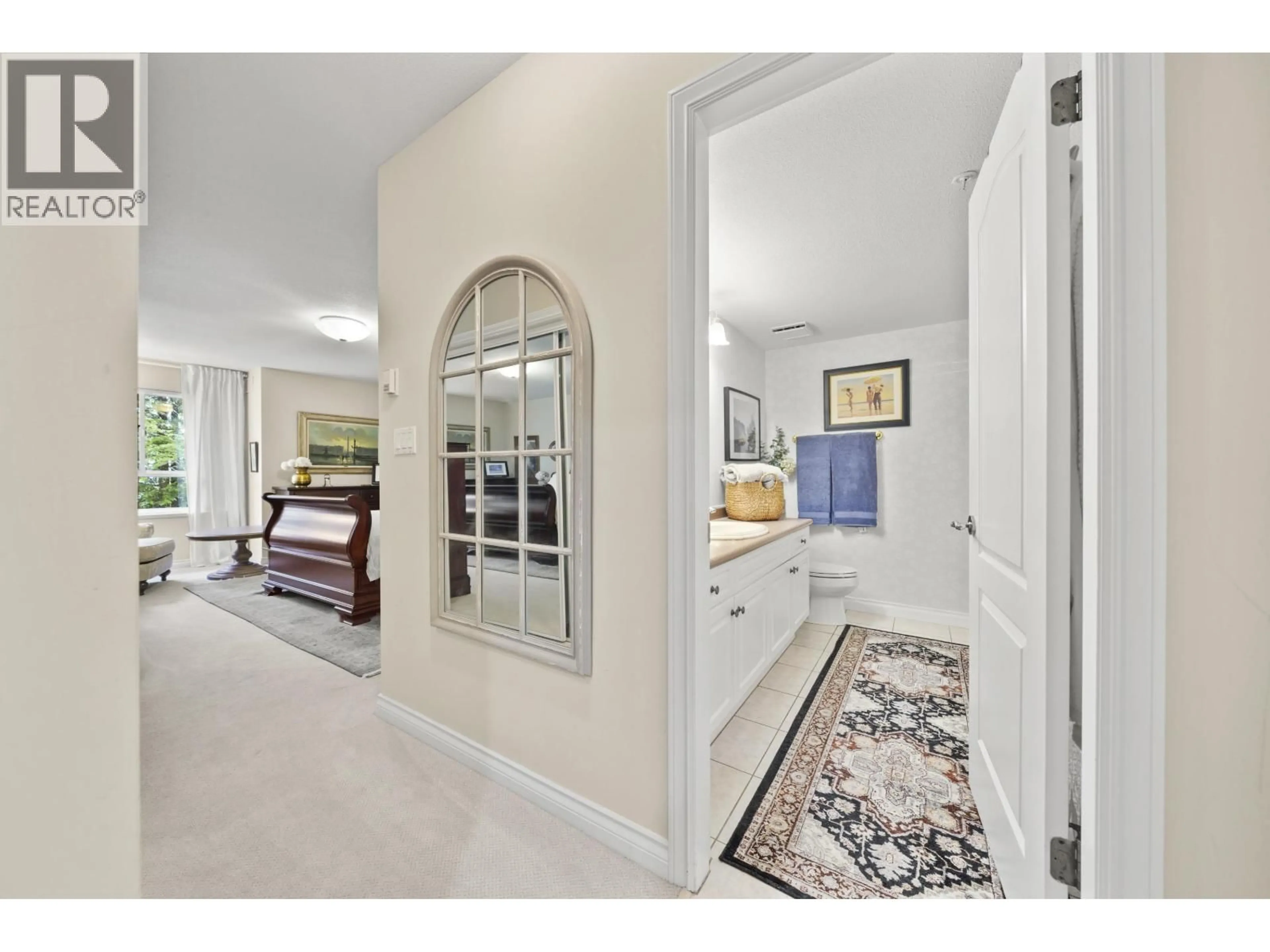 Indoor entryway for 204 - 1250 55 STREET, Delta British Columbia V4M3K3