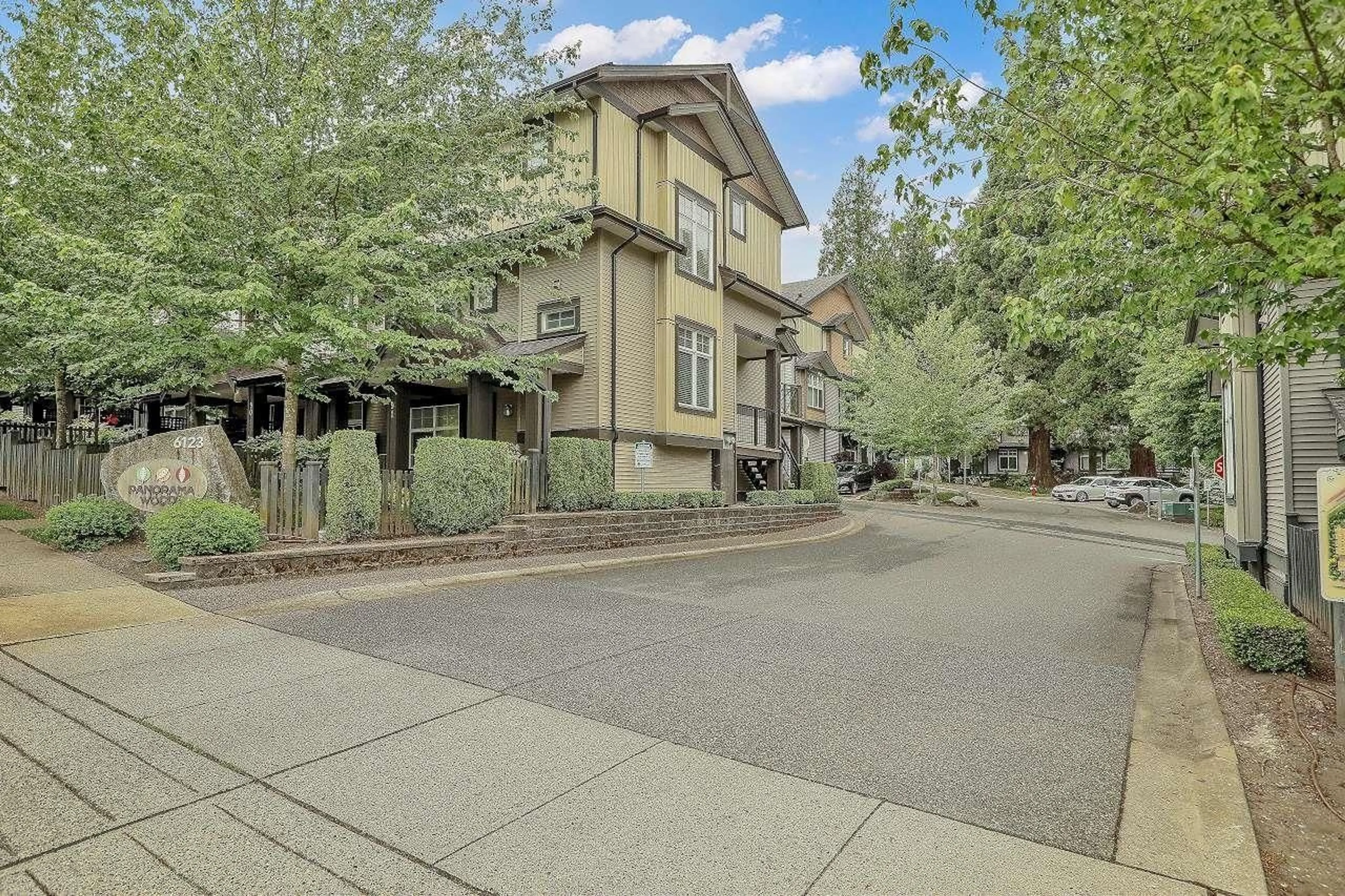 Patio, street for 49 - 6123 138 STREET, Surrey British Columbia V3X1E8