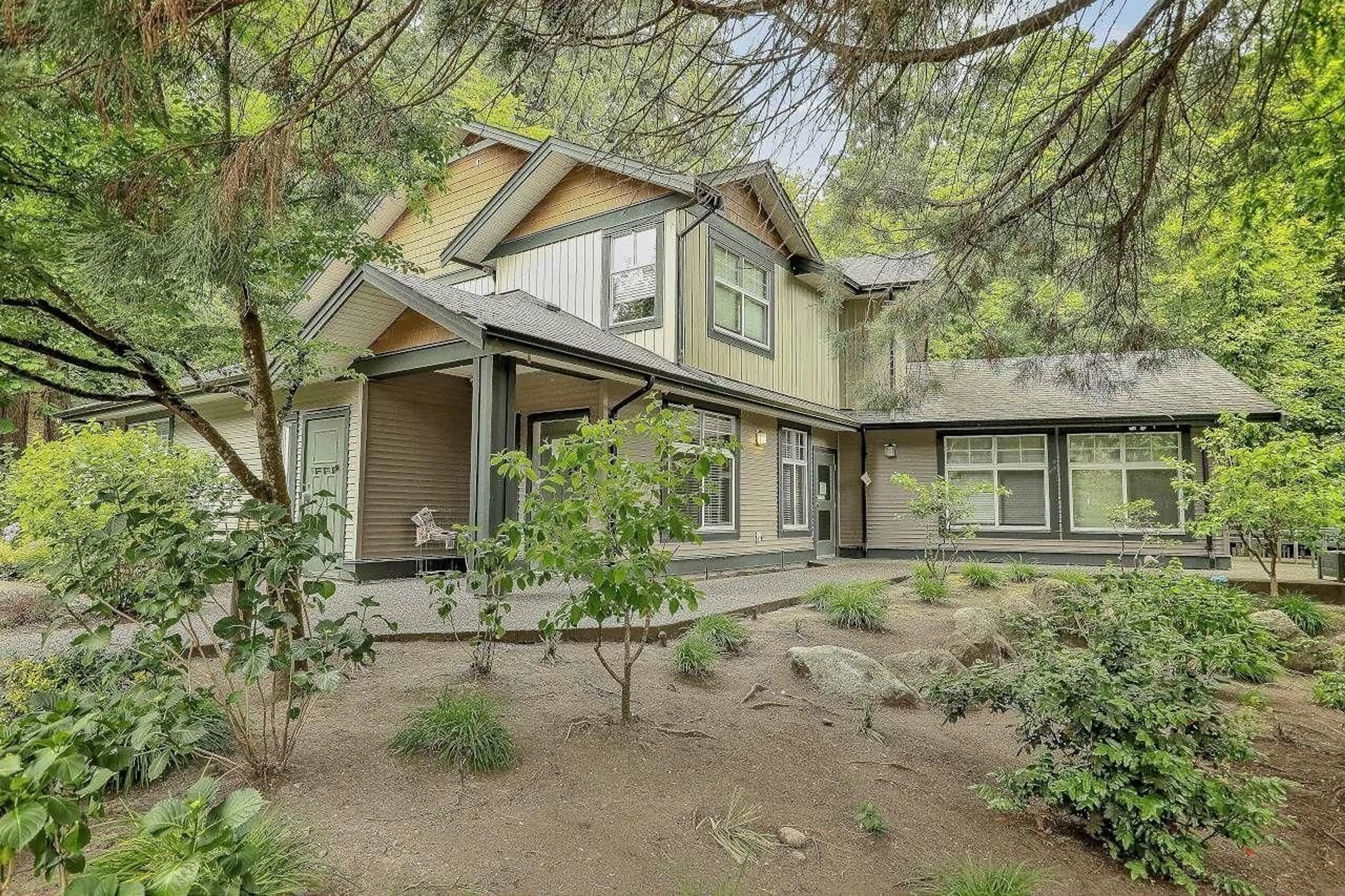 Home with vinyl exterior material, street for 49 - 6123 138 STREET, Surrey British Columbia V3X1E8