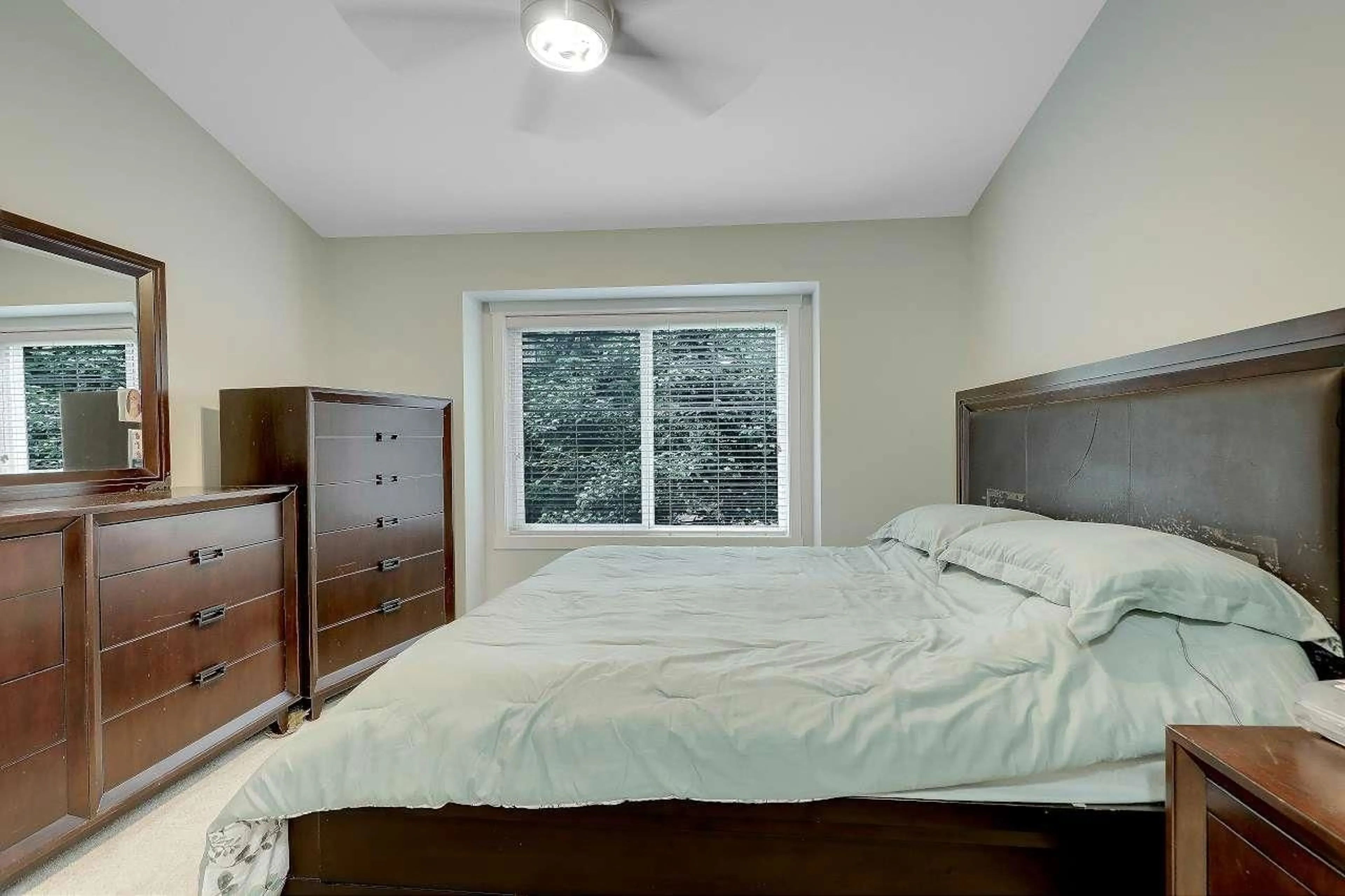 Bedroom with bed, unknown for 49 - 6123 138 STREET, Surrey British Columbia V3X1E8