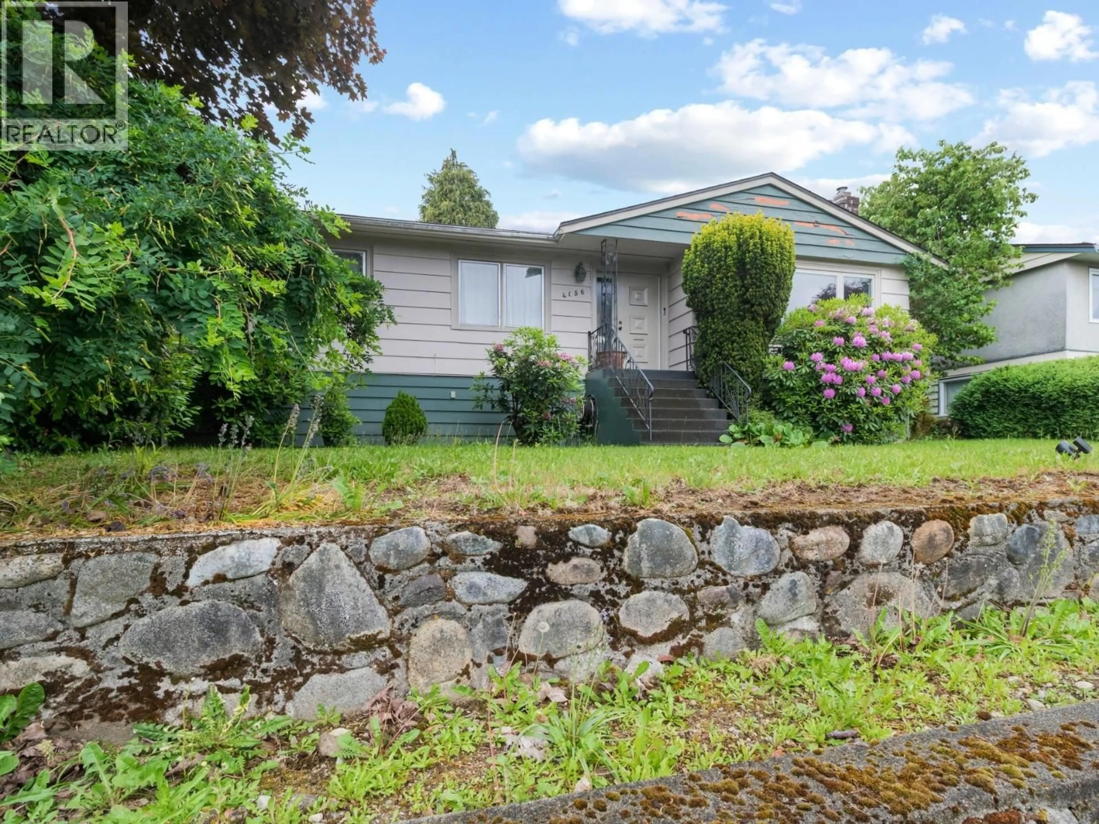 A pic from outside/outdoor area/front of a property/back of a property/a pic from drone, street for 4156 CASTLEWOOD CRESCENT, Burnaby British Columbia V5G2M2
