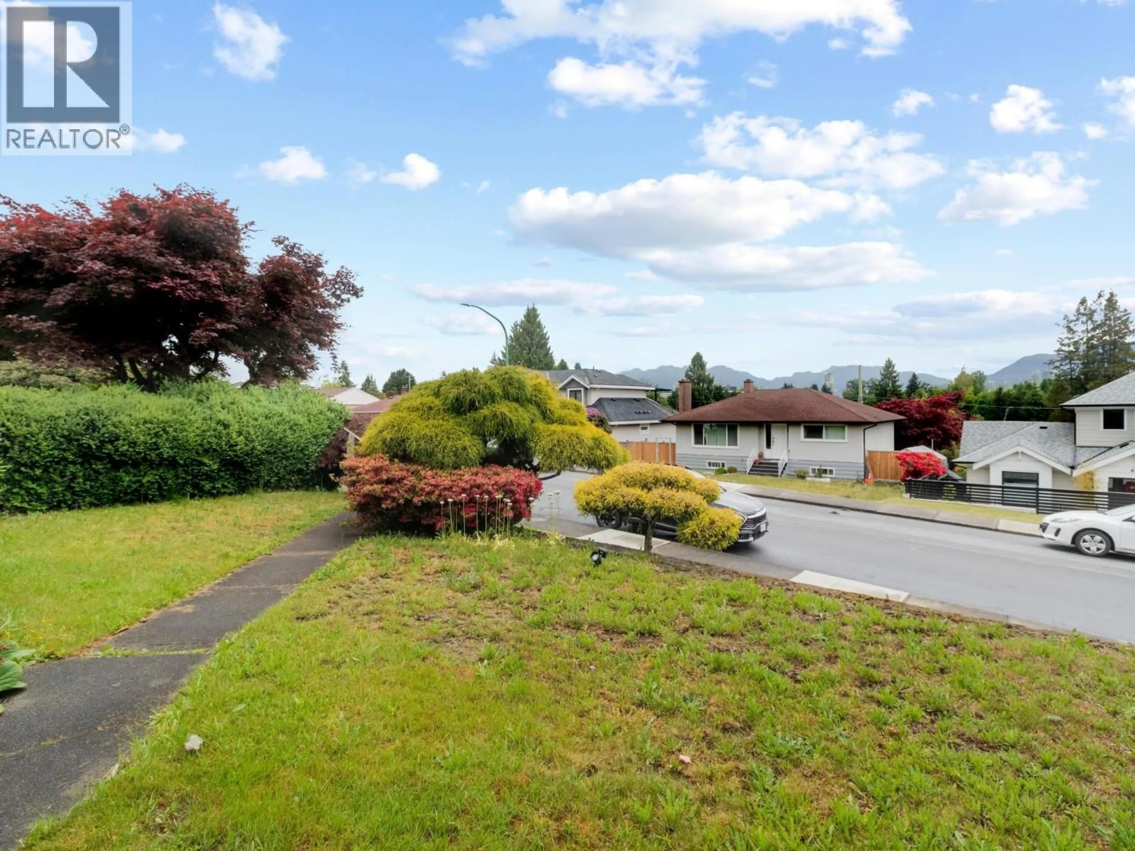 A pic from outside/outdoor area/front of a property/back of a property/a pic from drone, unknown for 4156 CASTLEWOOD CRESCENT, Burnaby British Columbia V5G2M2