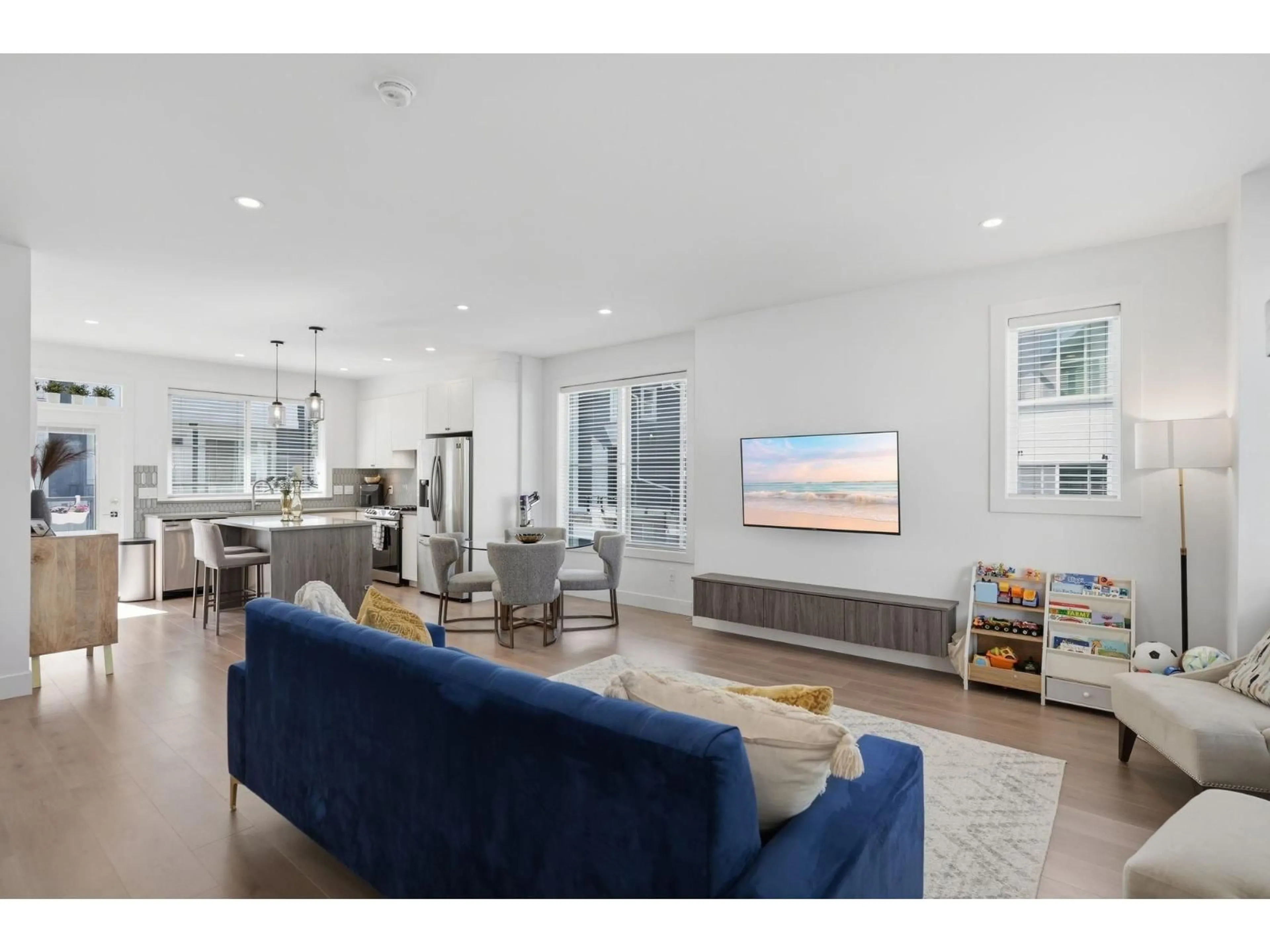Living room with furniture, unknown for 39 - 14355 62 AVENUE, Surrey British Columbia V3X0K6