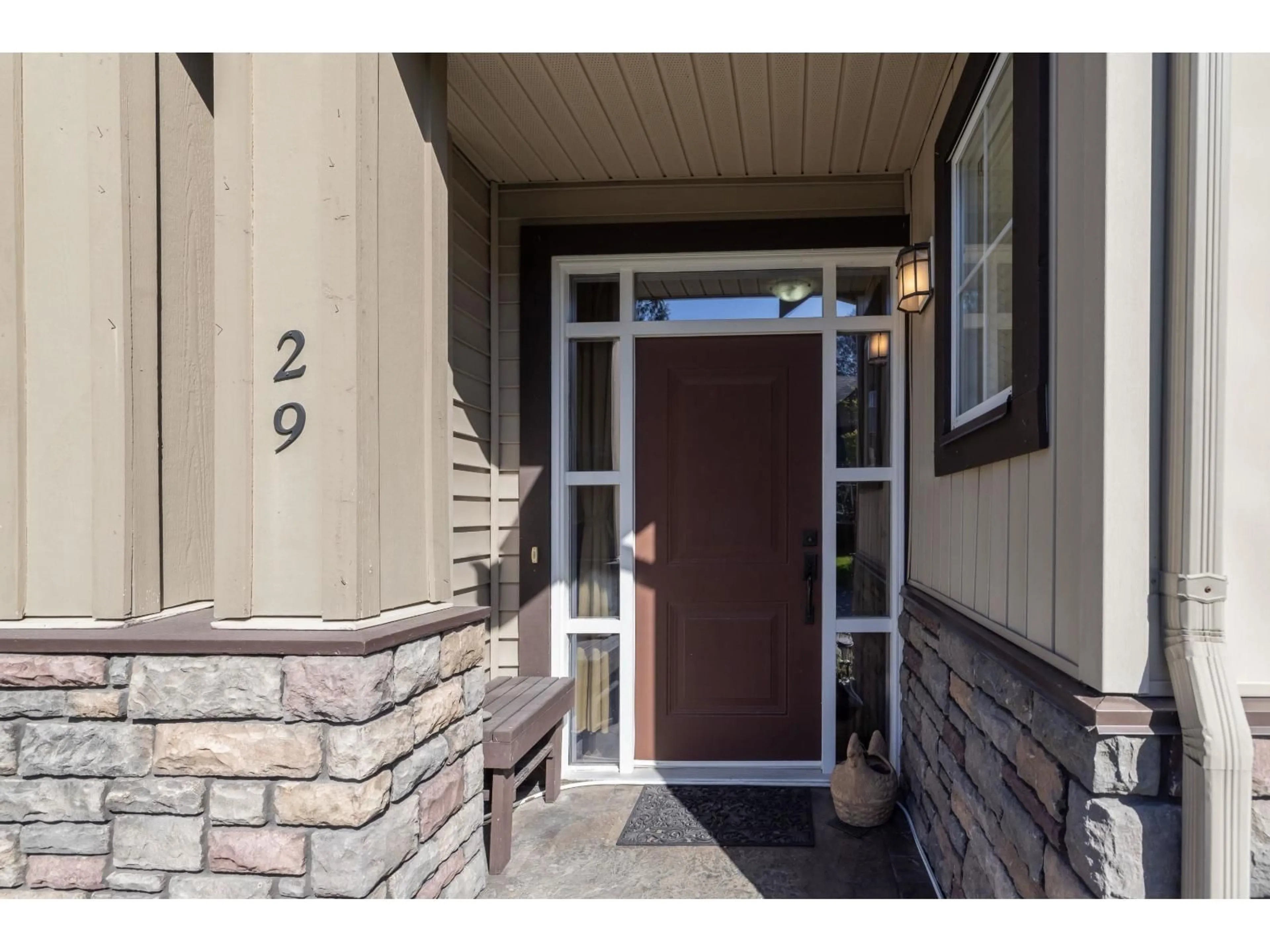 Indoor entryway for 29 - 6577 SOUTHDOWNE PLACE, Chilliwack British Columbia V2R0H4