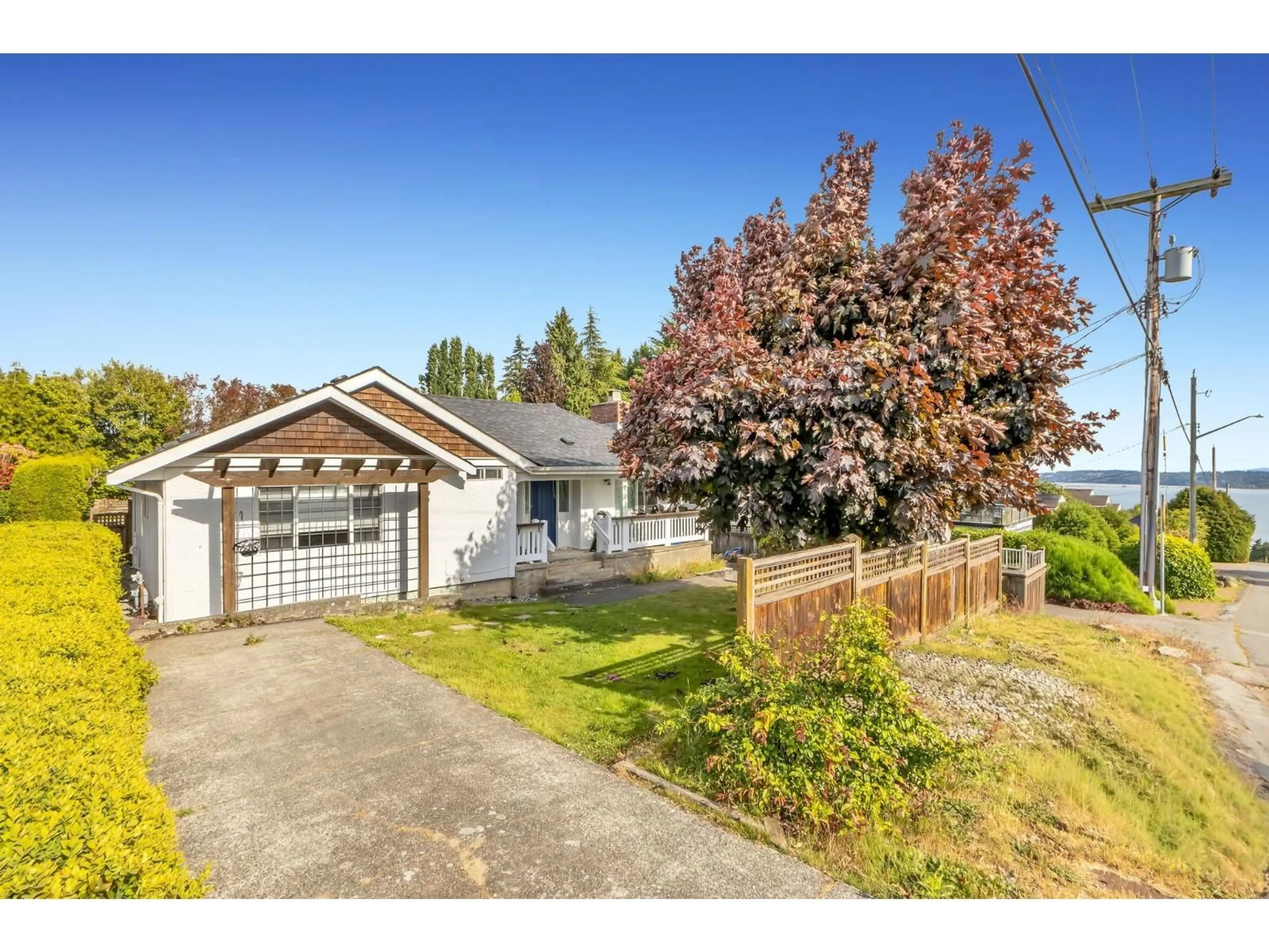 A pic from outside/outdoor area/front of a property/back of a property/a pic from drone, street for 1154 FINLAY STREET, White Rock British Columbia V4B4K8