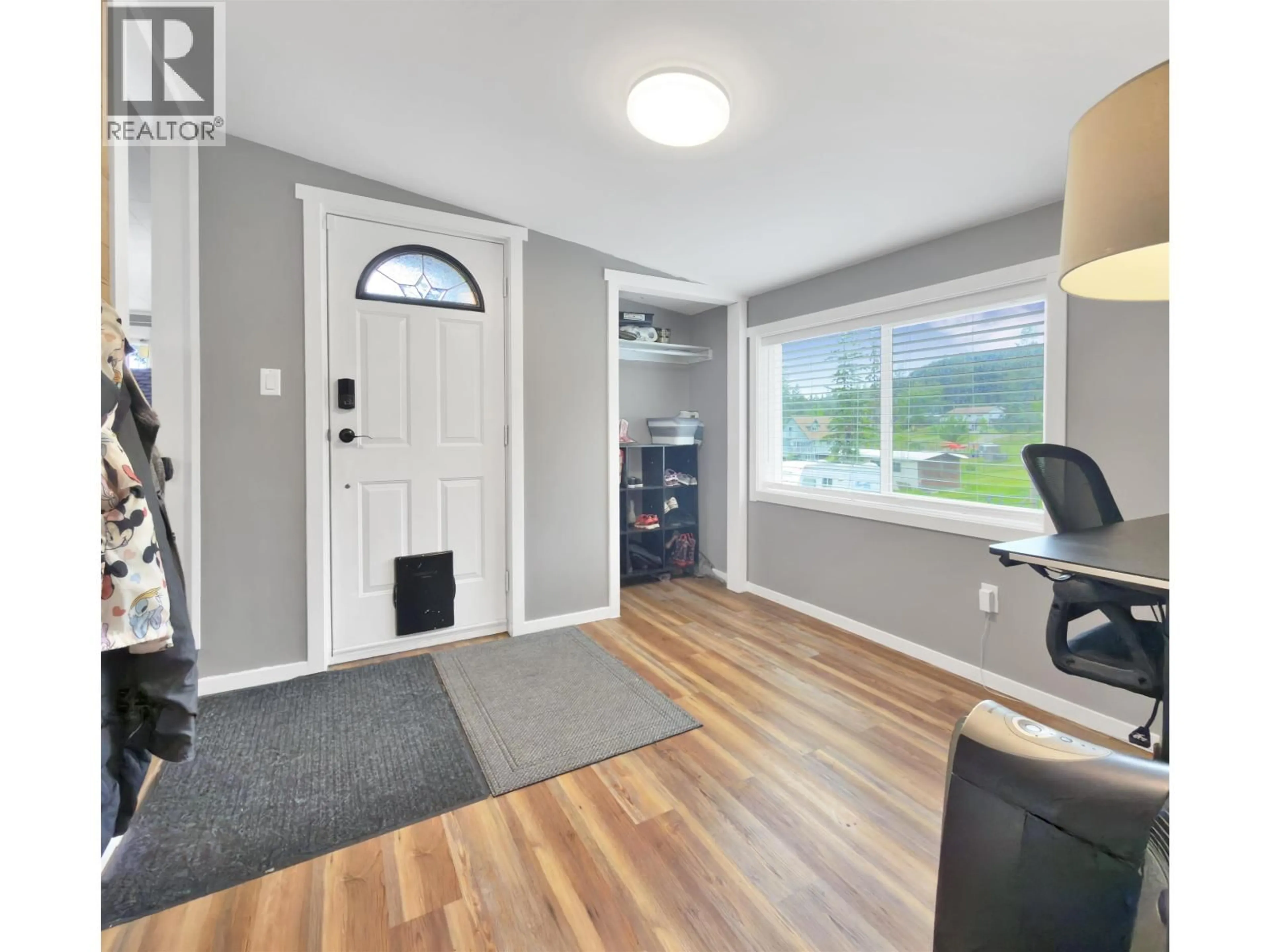 Indoor entryway for 642 HODGSON ROAD, Williams Lake British Columbia V2G3P9