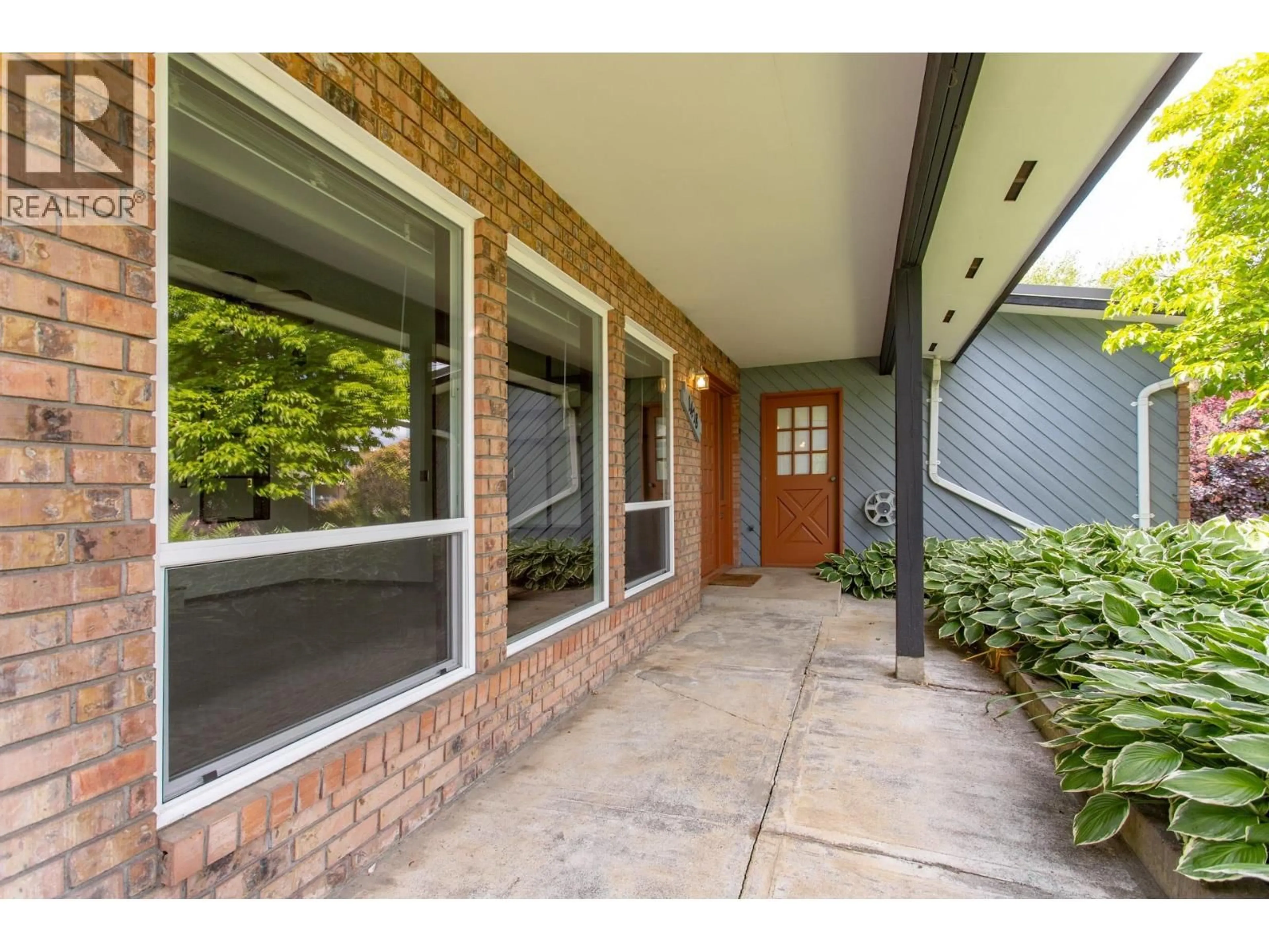 Indoor entryway for 1418 GROVER AVENUE, Coquitlam British Columbia V3J3G2