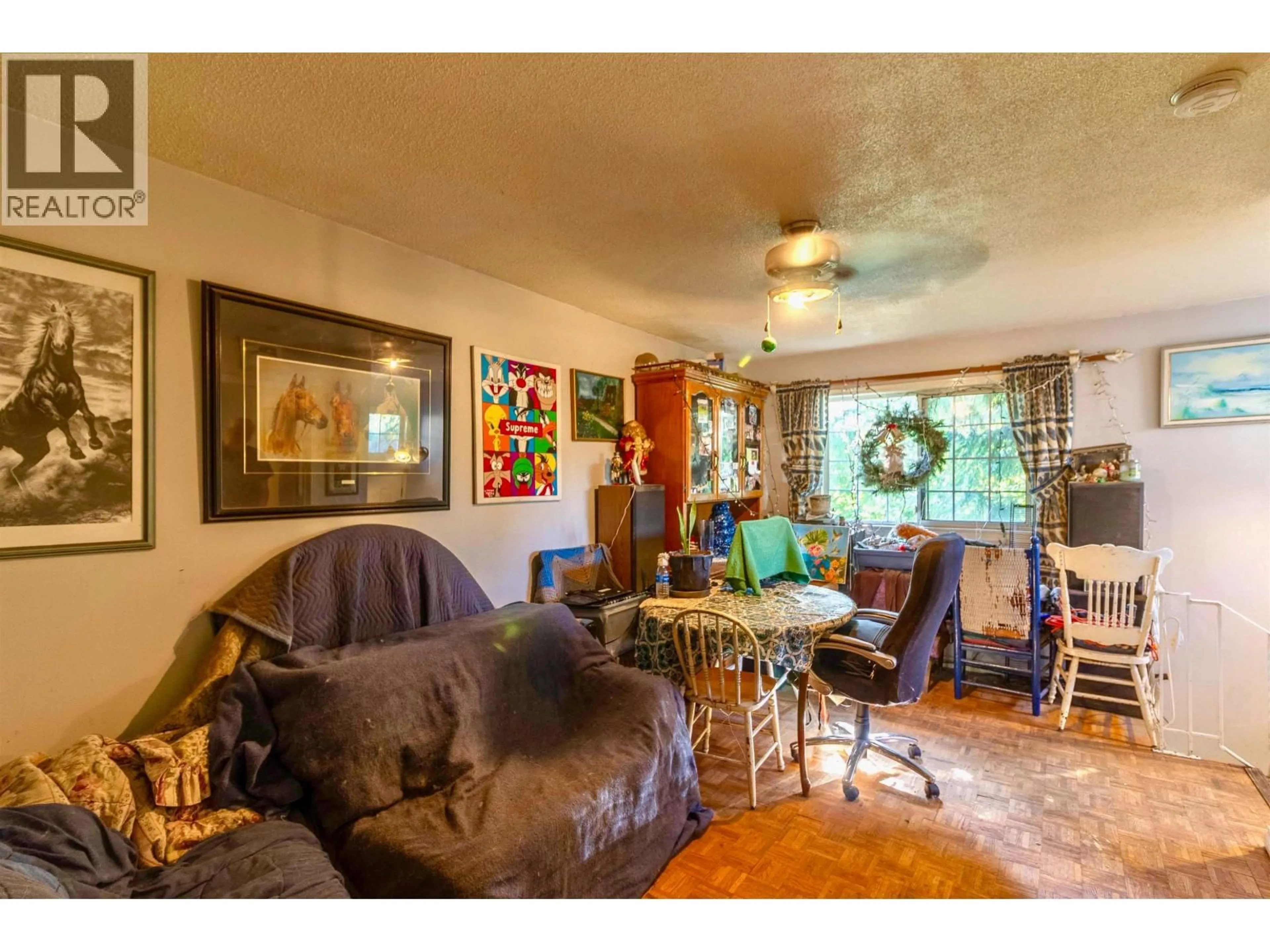 Living room with furniture, unknown for 88 FELL AVENUE, Burnaby British Columbia V5B3Y2