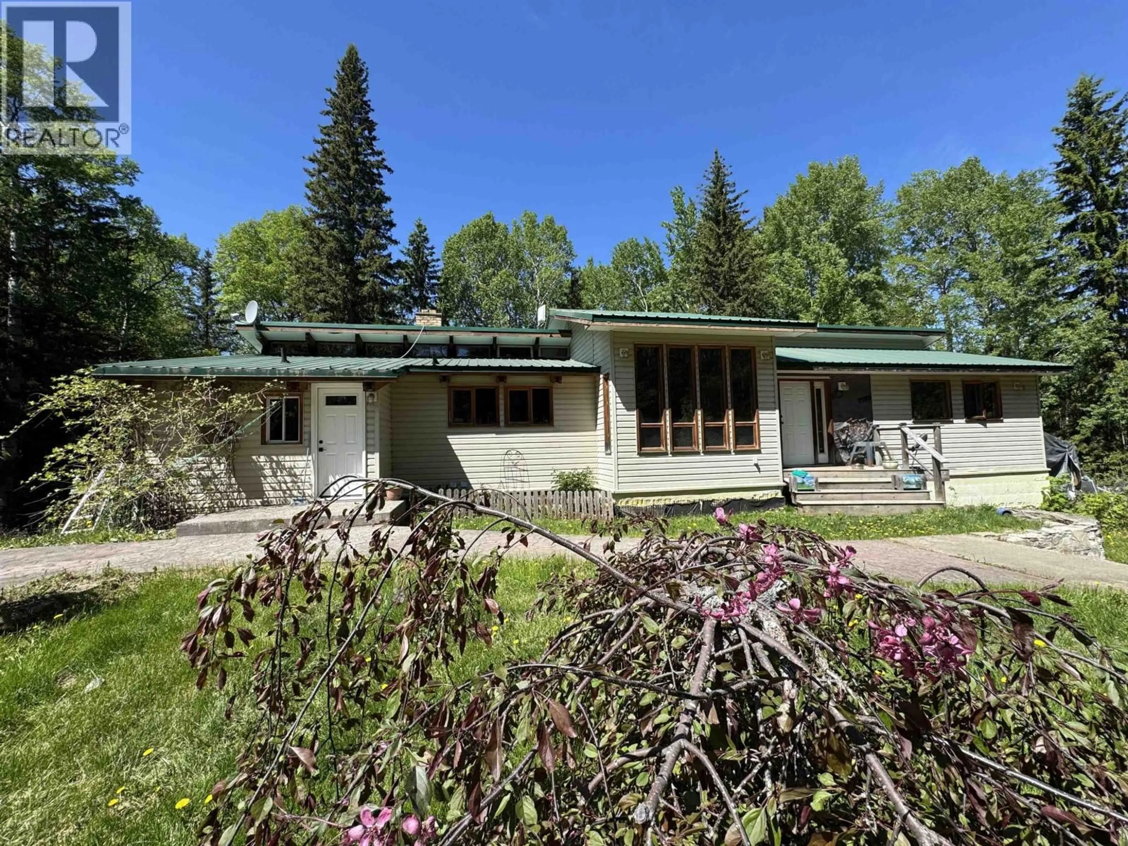A pic from outside/outdoor area/front of a property/back of a property/a pic from drone, unknown for 3177 WESTLUND ROAD, McBride British Columbia V0J2E0