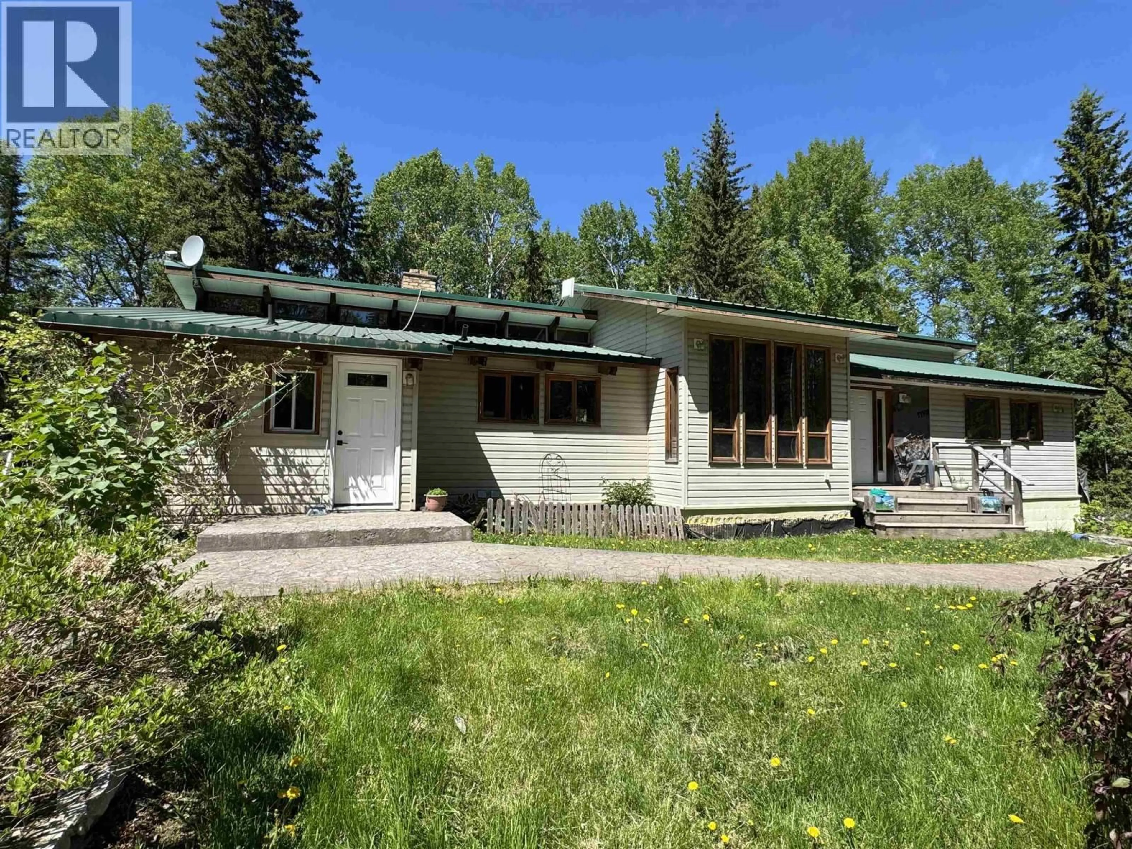 Home with vinyl exterior material, unknown for 3177 WESTLUND ROAD, McBride British Columbia V0J2E0