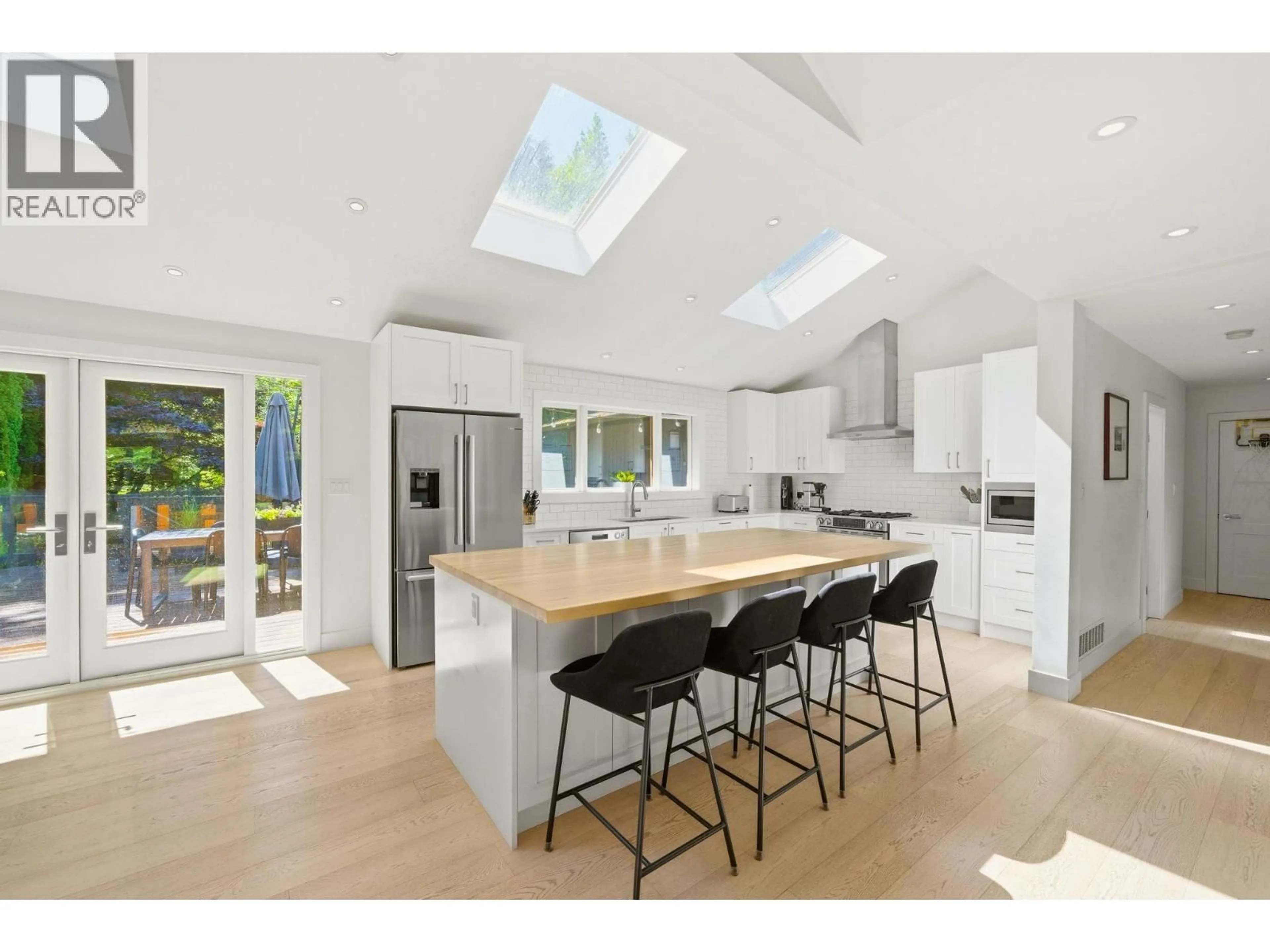 Open concept kitchen, unknown for 5222 SARITA AVENUE, North Vancouver British Columbia V7R3M9