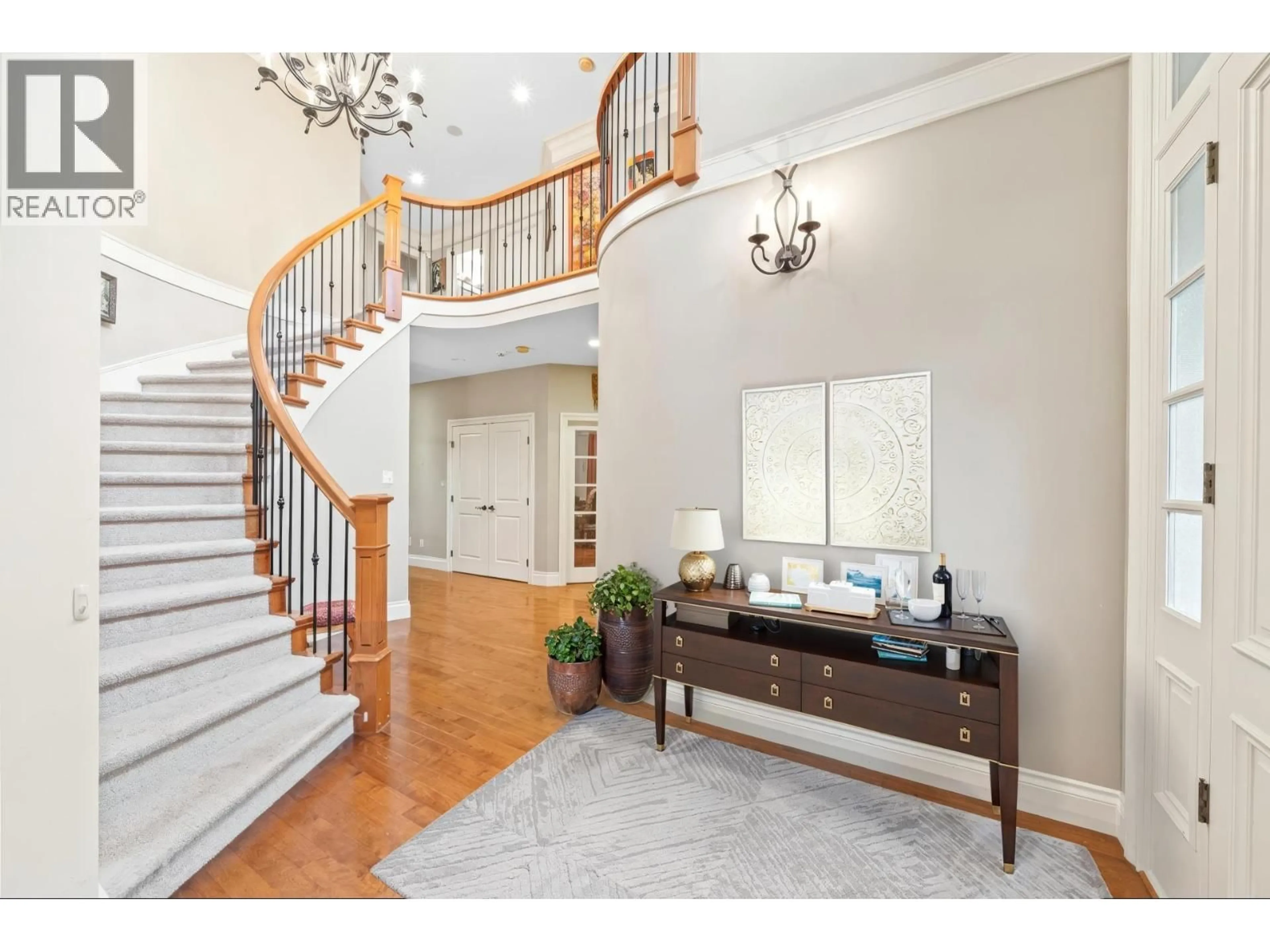 Indoor entryway for 88 EAGLE PASS, Port Moody British Columbia V3H5E7