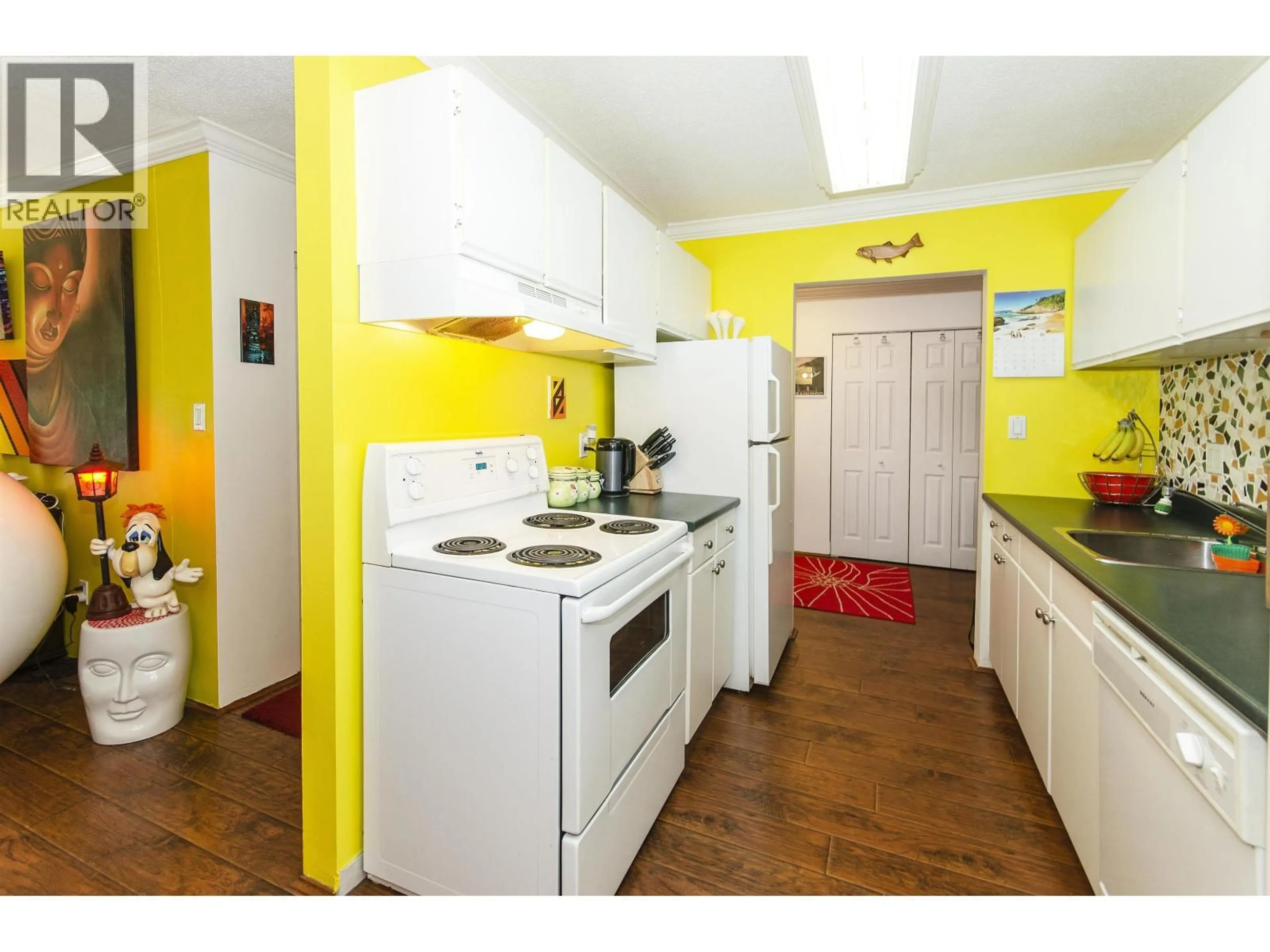 Standard kitchen, unknown for 215 - 780 PREMIER STREET, North Vancouver British Columbia V7J2G8