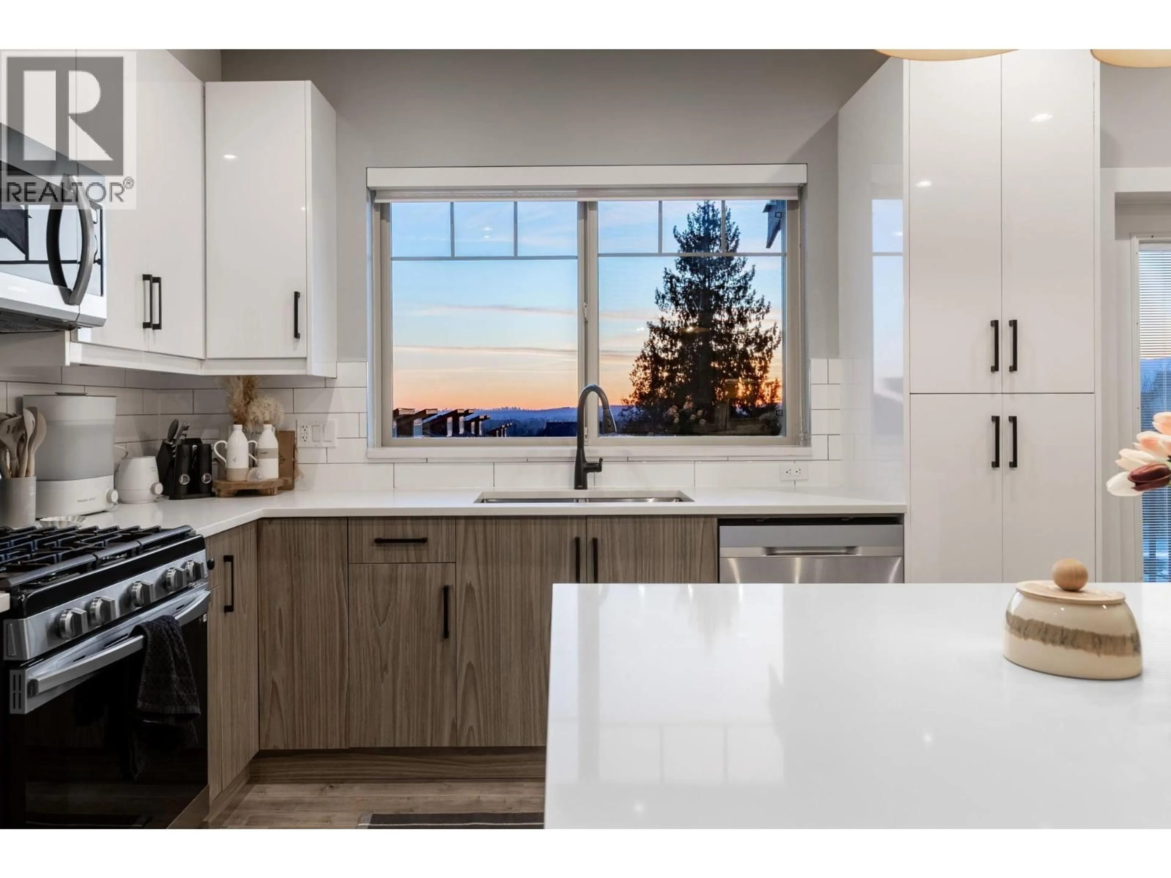Contemporary kitchen, unknown for 1 - 23710 133 AVENUE, Maple Ridge British Columbia V4R2S5