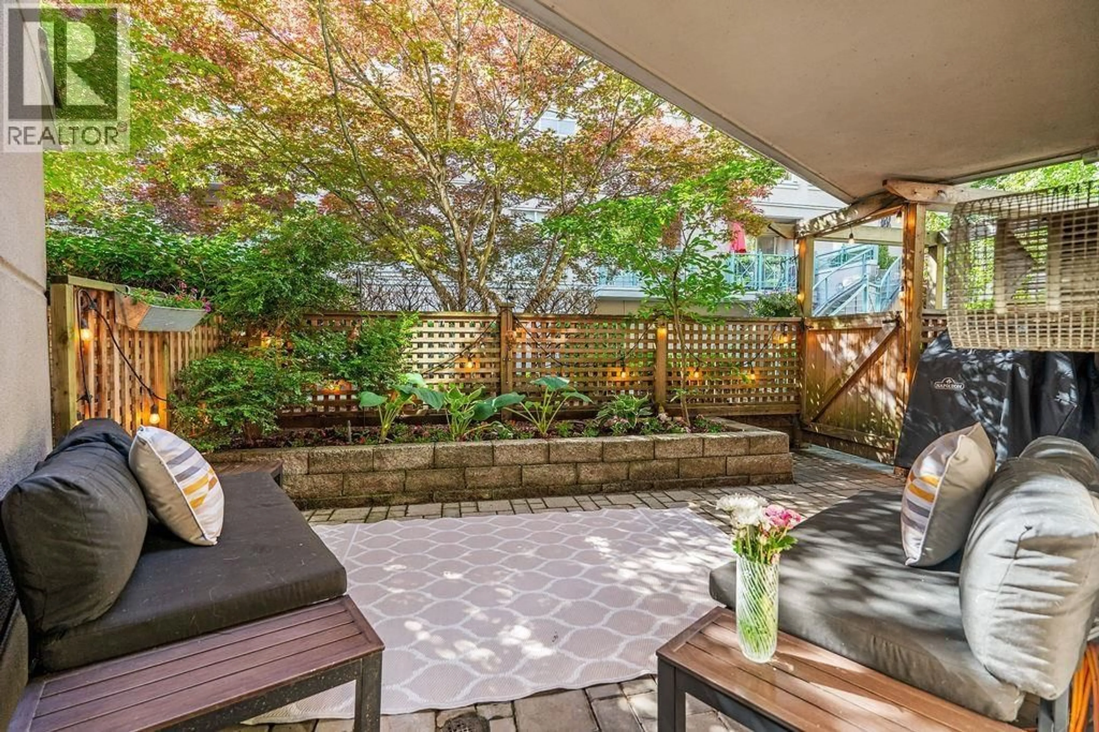 Patio, street for C2 - 332 LONSDALE AVENUE, North Vancouver British Columbia V7M3M5