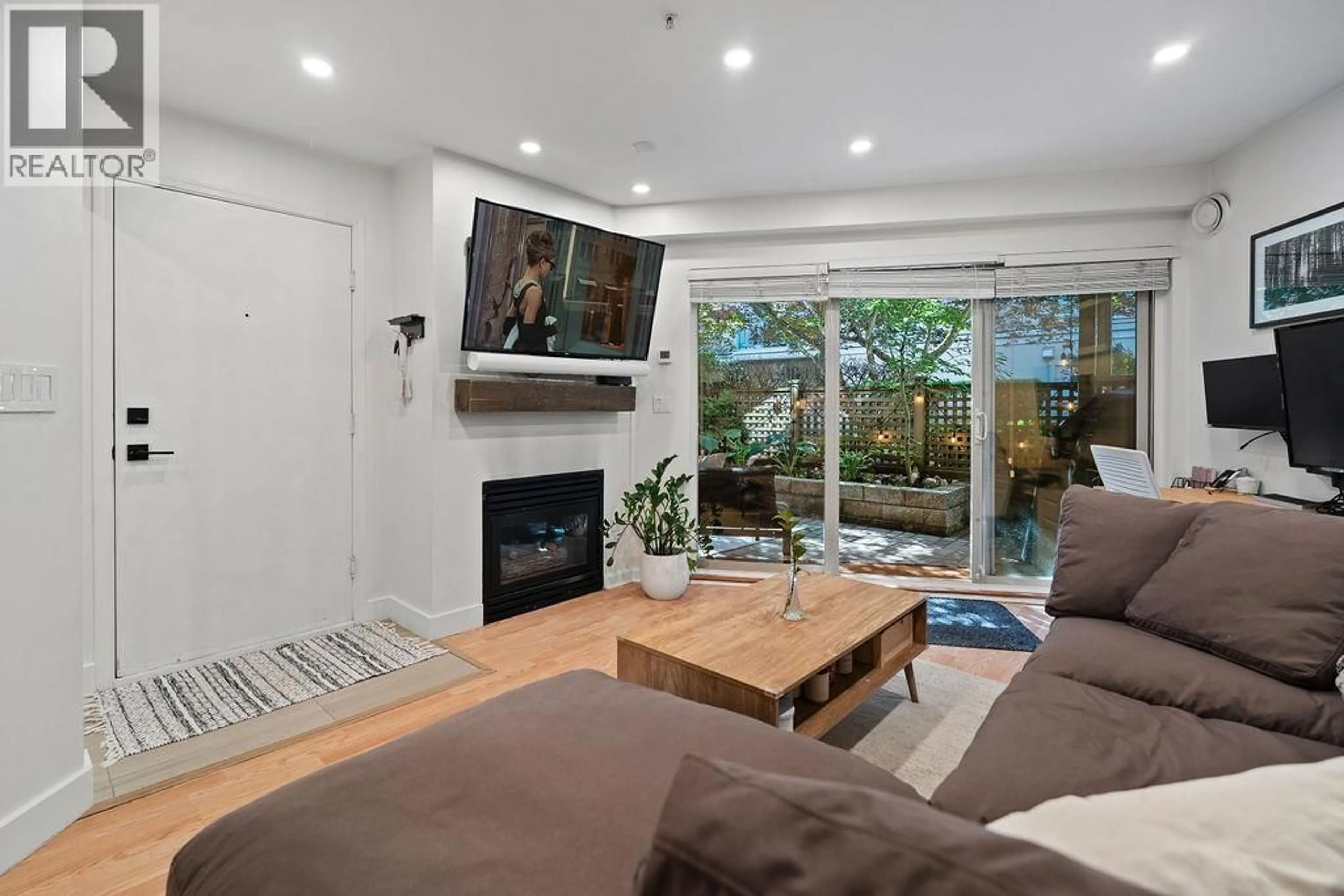 Living room with furniture, unknown for C2 - 332 LONSDALE AVENUE, North Vancouver British Columbia V7M3M5