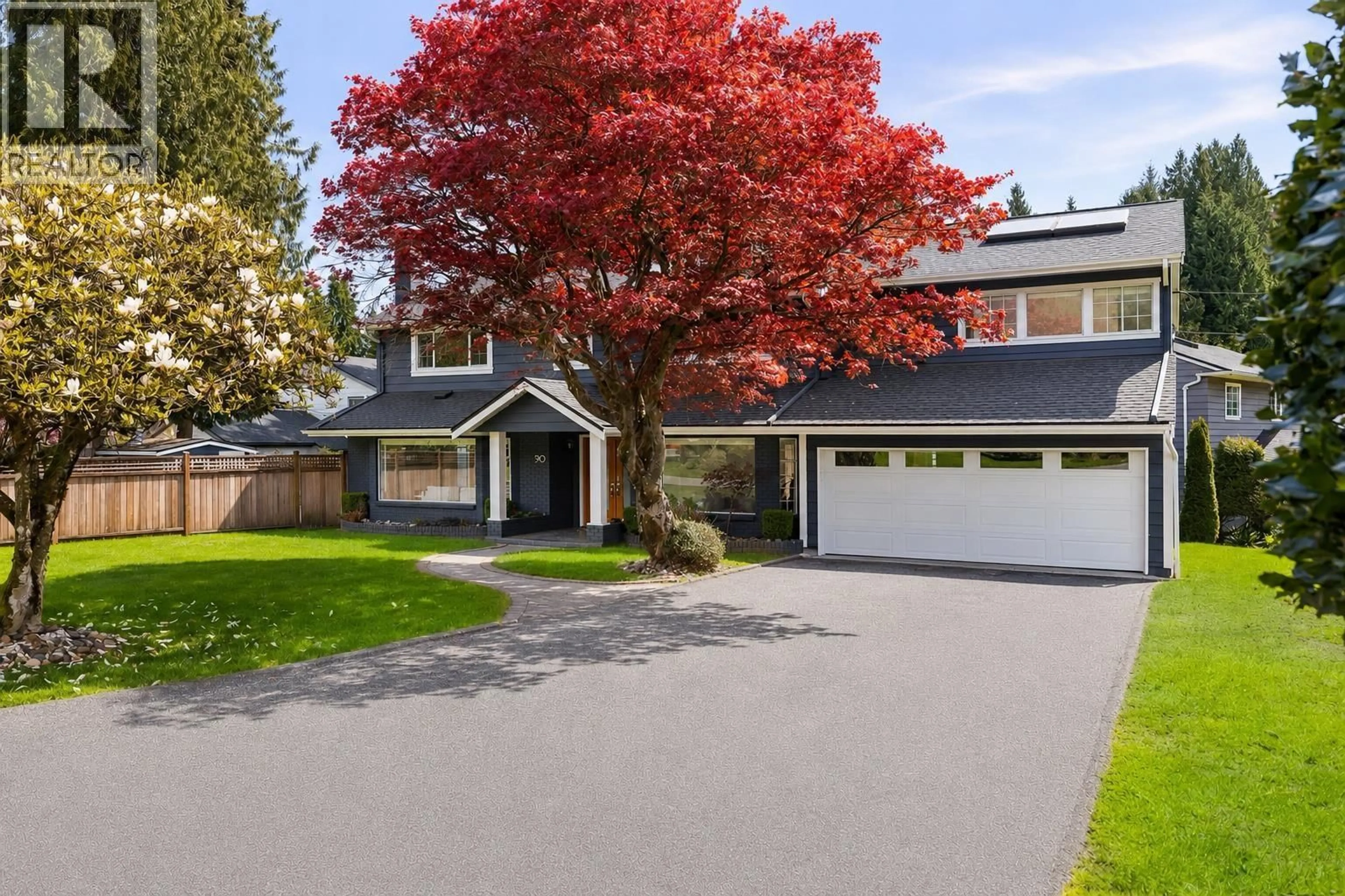 Home with vinyl exterior material, street for 510 NEWDALE PLACE, West Vancouver British Columbia V7T1W5