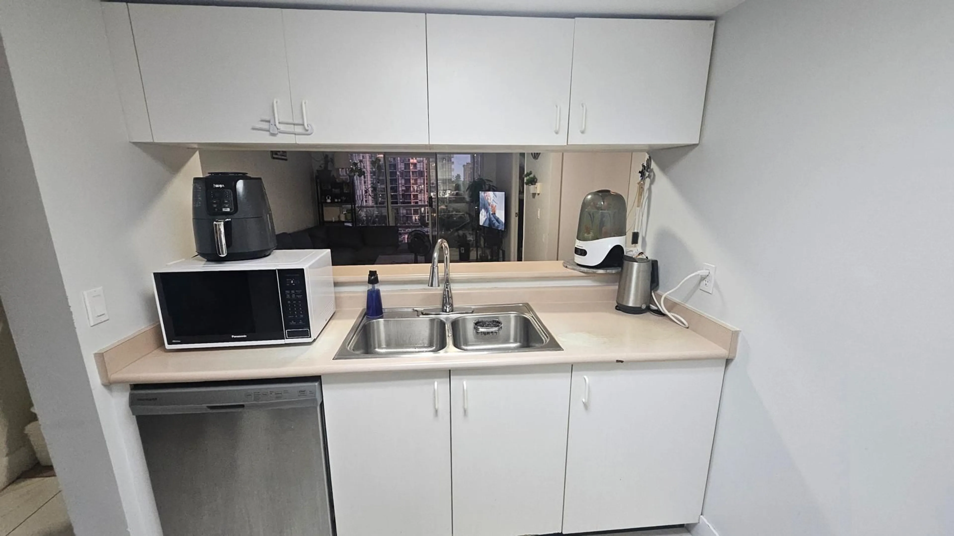 Standard kitchen, unknown for 1206 - 10523 UNIVERSITY DRIVE, Surrey British Columbia V3T5T8
