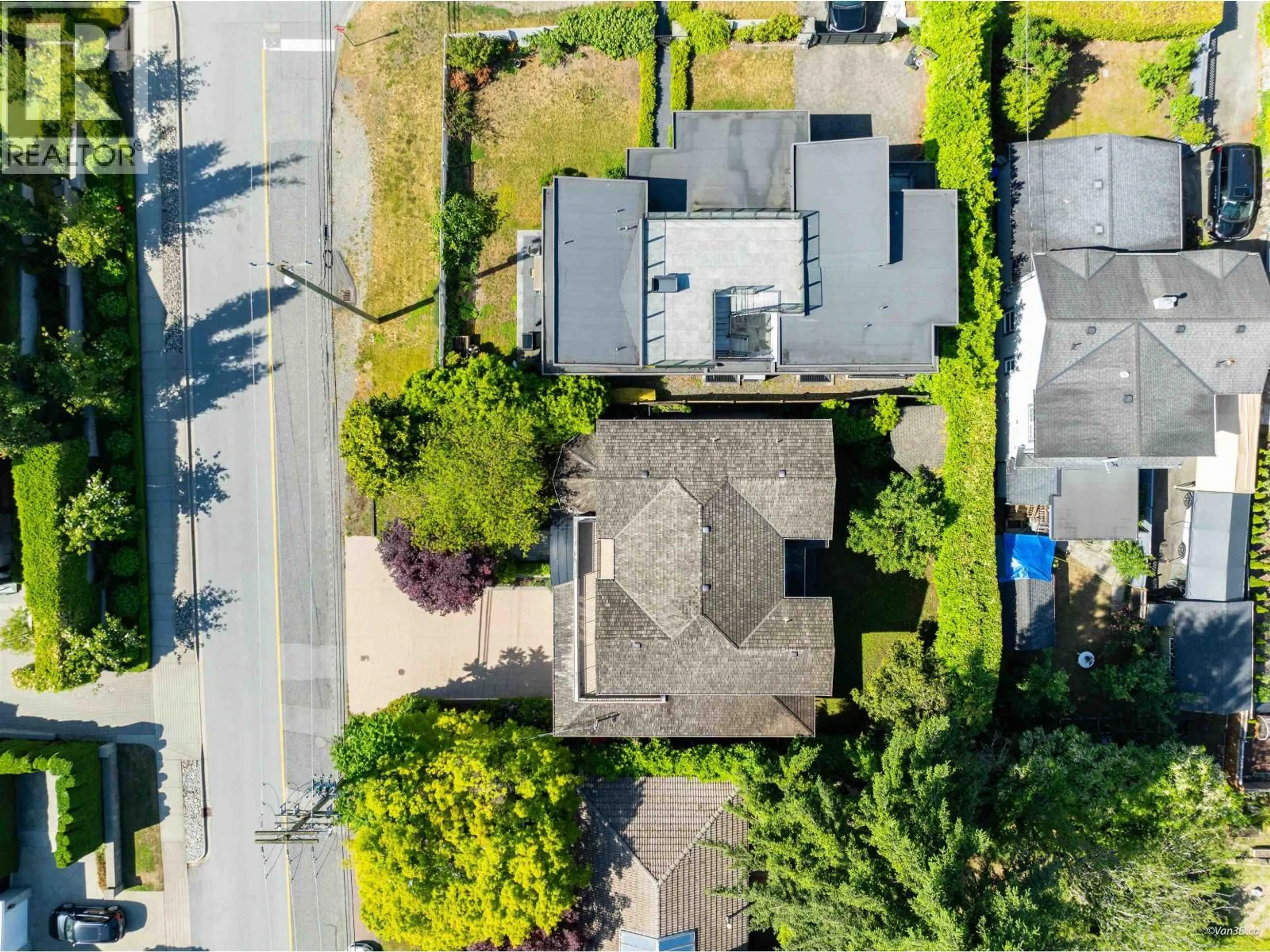 A pic from outside/outdoor area/front of a property/back of a property/a pic from drone, street for 1450 25TH STREET, West Vancouver British Columbia V7V4J5