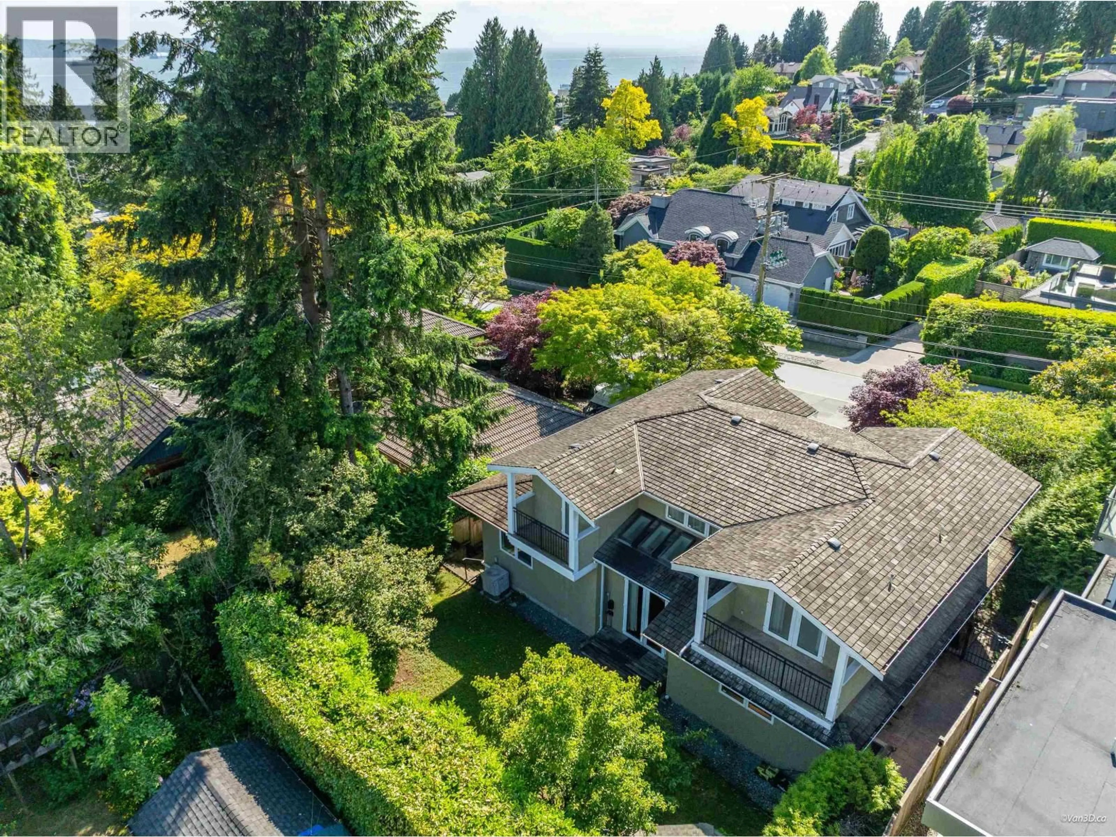 A pic from outside/outdoor area/front of a property/back of a property/a pic from drone, street for 1450 25TH STREET, West Vancouver British Columbia V7V4J5