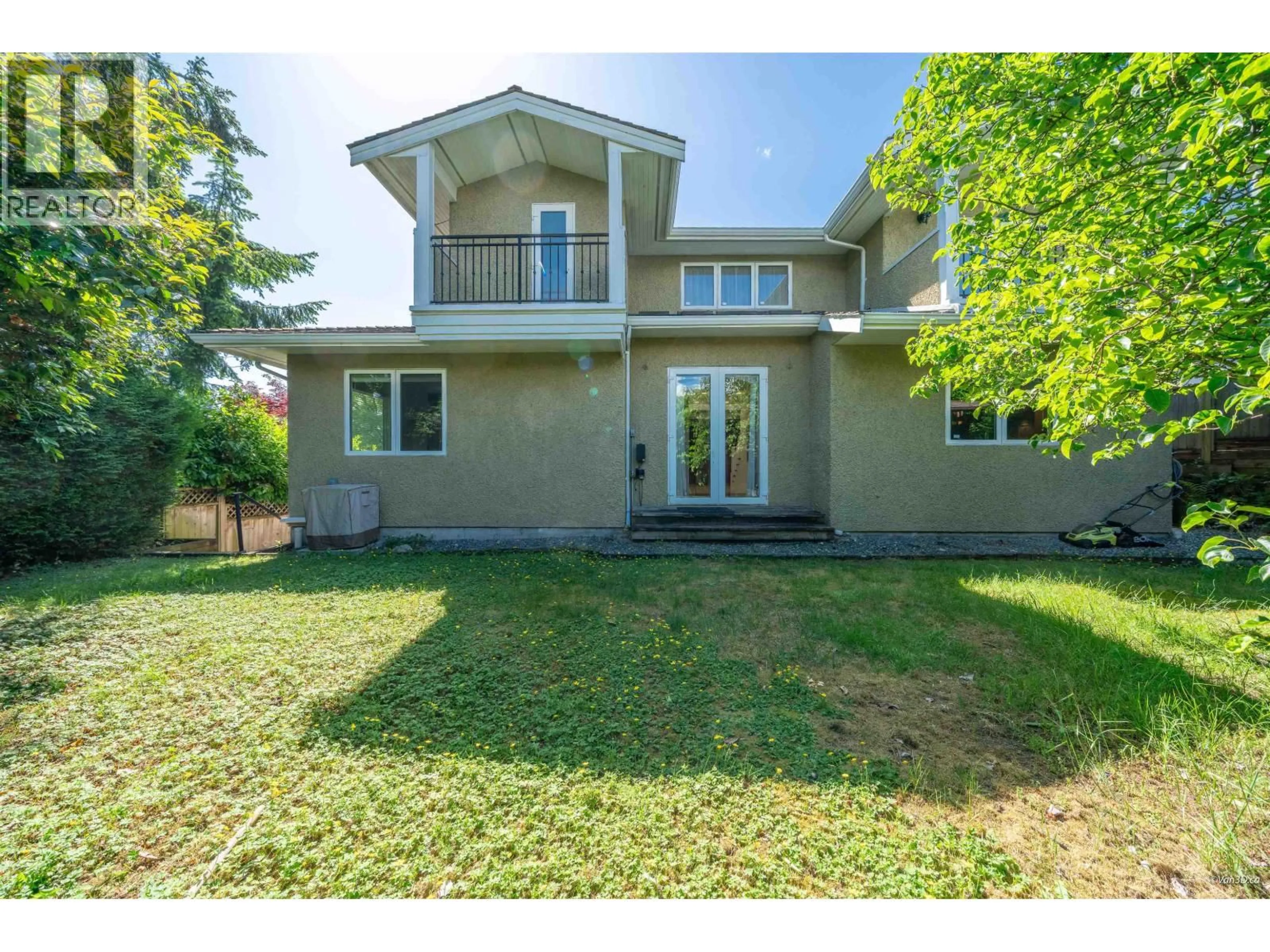A pic from outside/outdoor area/front of a property/back of a property/a pic from drone, street for 1450 25TH STREET, West Vancouver British Columbia V7V4J5