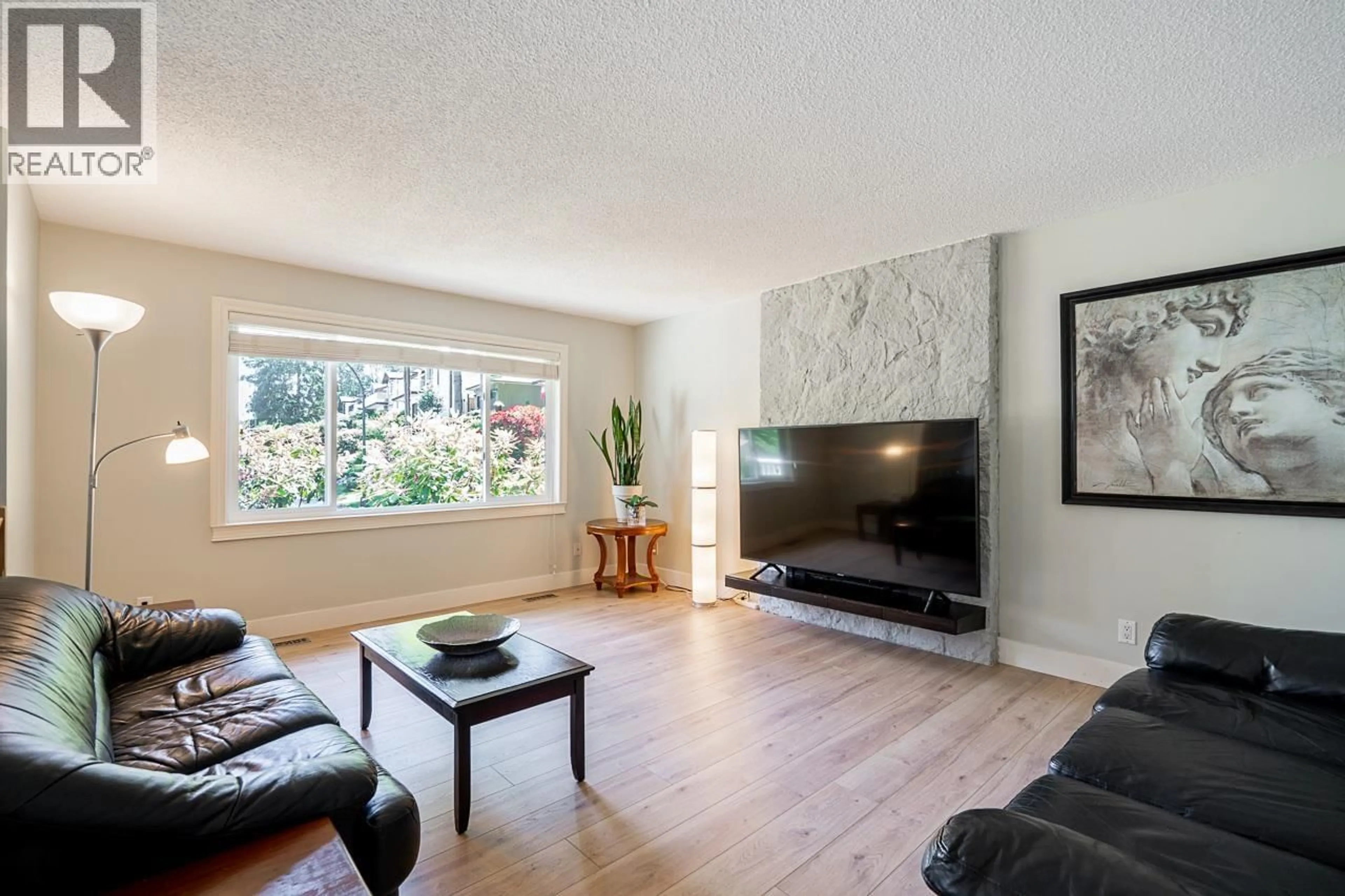 Living room with furniture, wood/laminate floor for 2602 HAWSER AVENUE, Coquitlam British Columbia V3C4E1